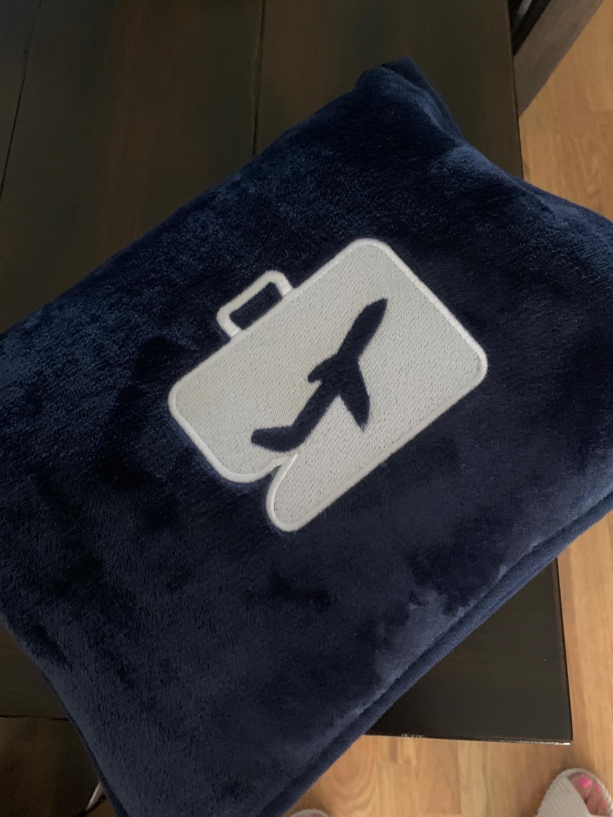EverSnug Travel Blanket and Pillow - Premium Soft 2 in 1 Airplane Blanket with Soft Bag Pillowcase, Hand Luggage Sleeve and Backpack Clip (Navy Blue) customer photo 1