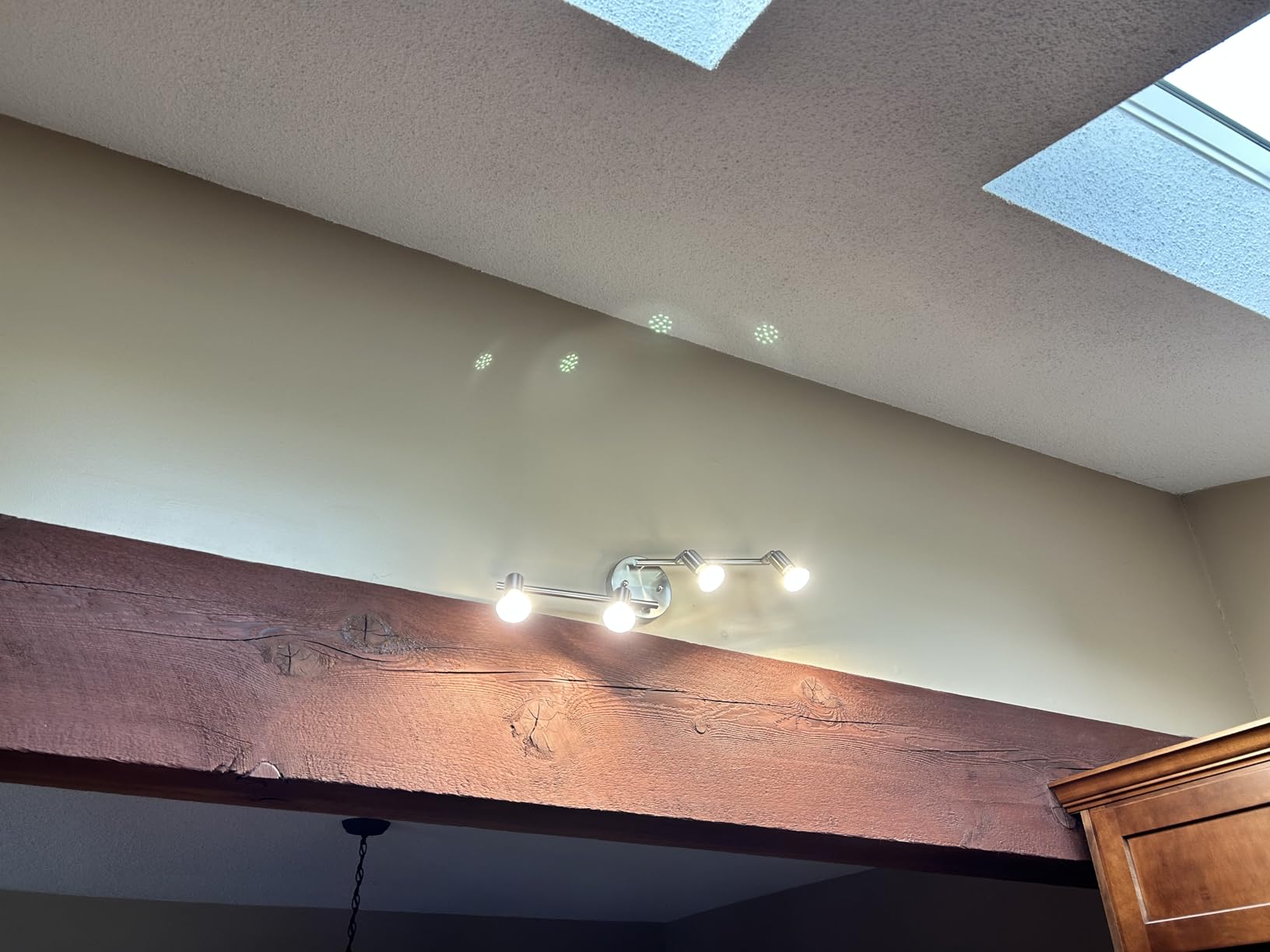 Unicozin LED 4 Light Track Lighting Kit, 24.8'' Black 4 Way Ceiling Spot Lighting, Flexibly Rotatable Head, Track Light Included 4 x LED GU10 Bulb (4W, Daylight White 5000K, 400LM) customer photo 2