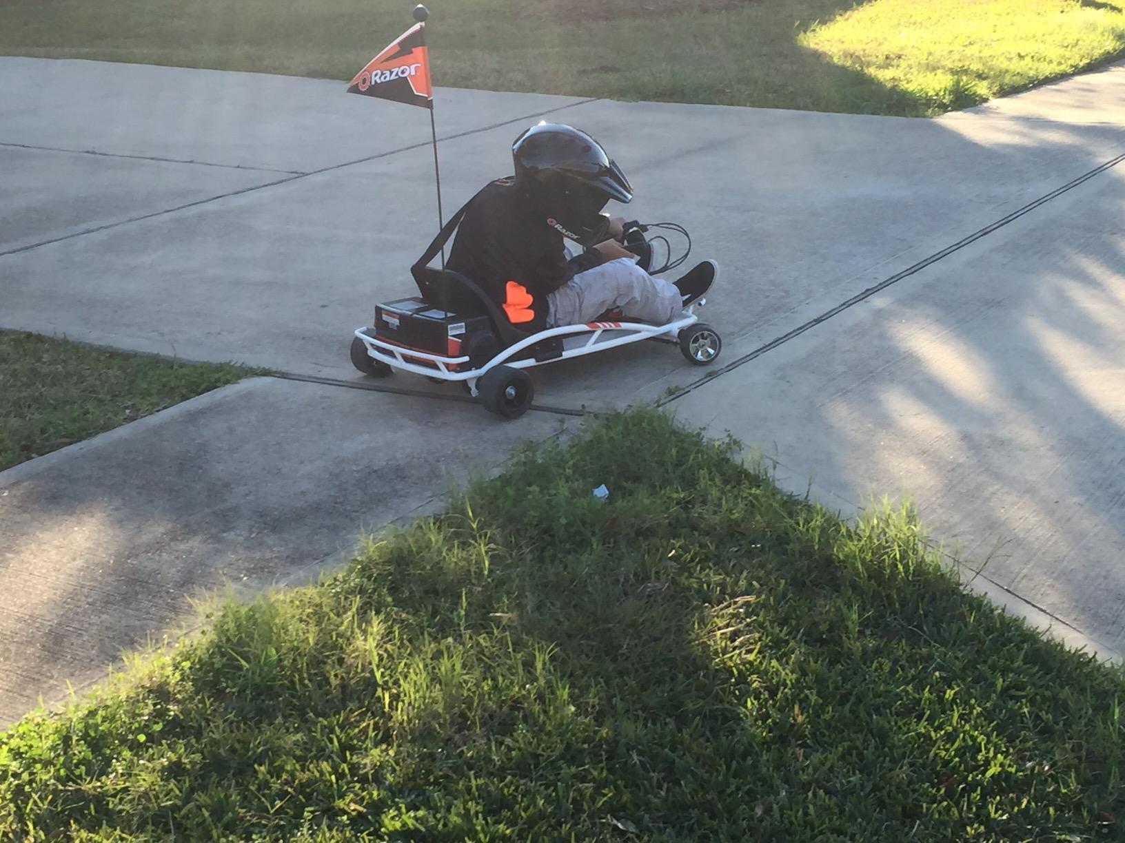 Razor Ground Force One - Electric Go-Kart for Ages 8+, Up to 12 MPH, Up to 40 Minutes of Continuous Use, Variable Speed Throttle, 24V Rechargeable Battery customer photo 2