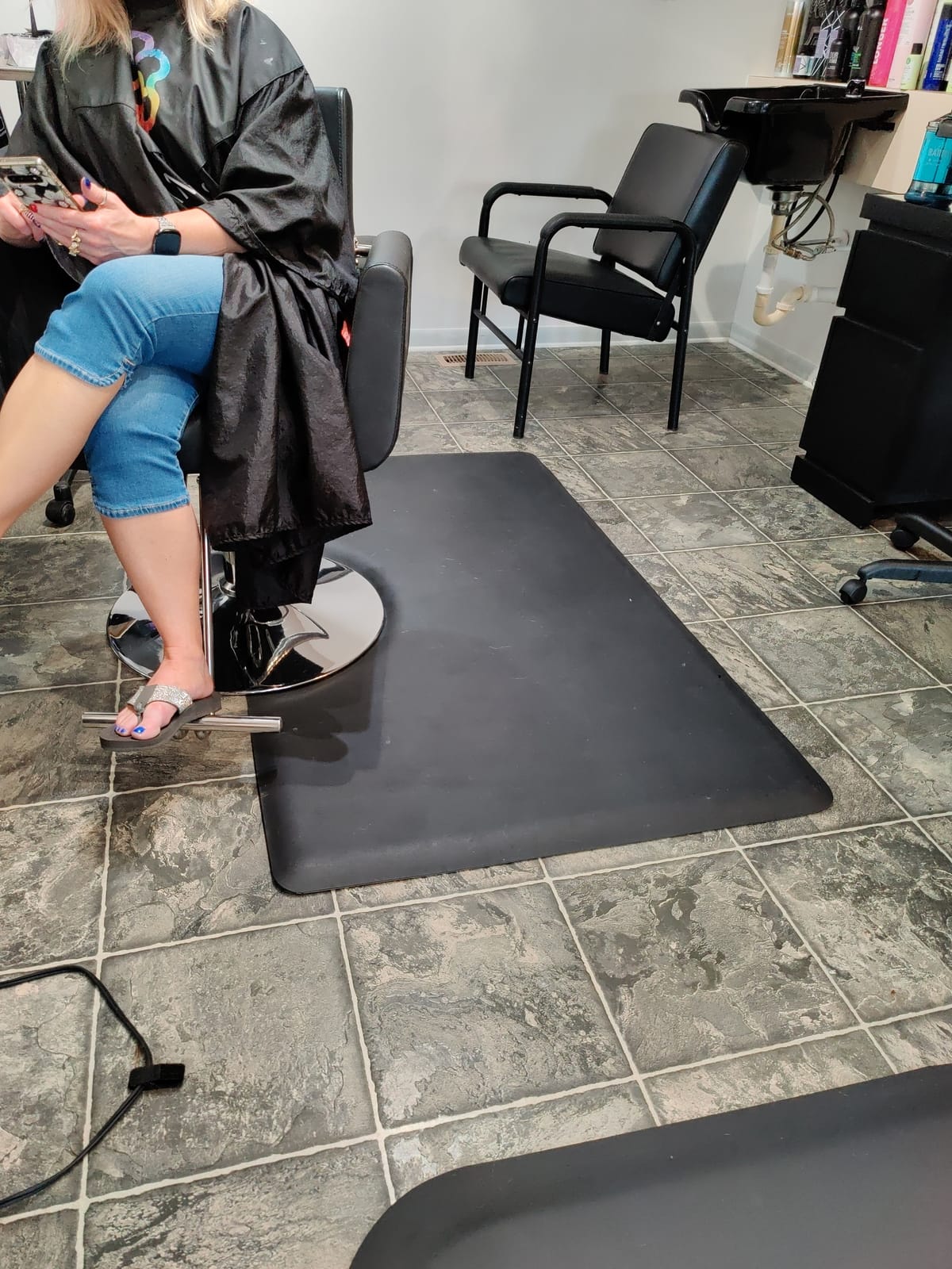 Amazon Basics Rectangular Anti-Fatigue Salon & Barber Shop Floor Mat, Non-Slip Standing Surface, 3ft x 5ft x 5/8 inch, Black customer photo 2