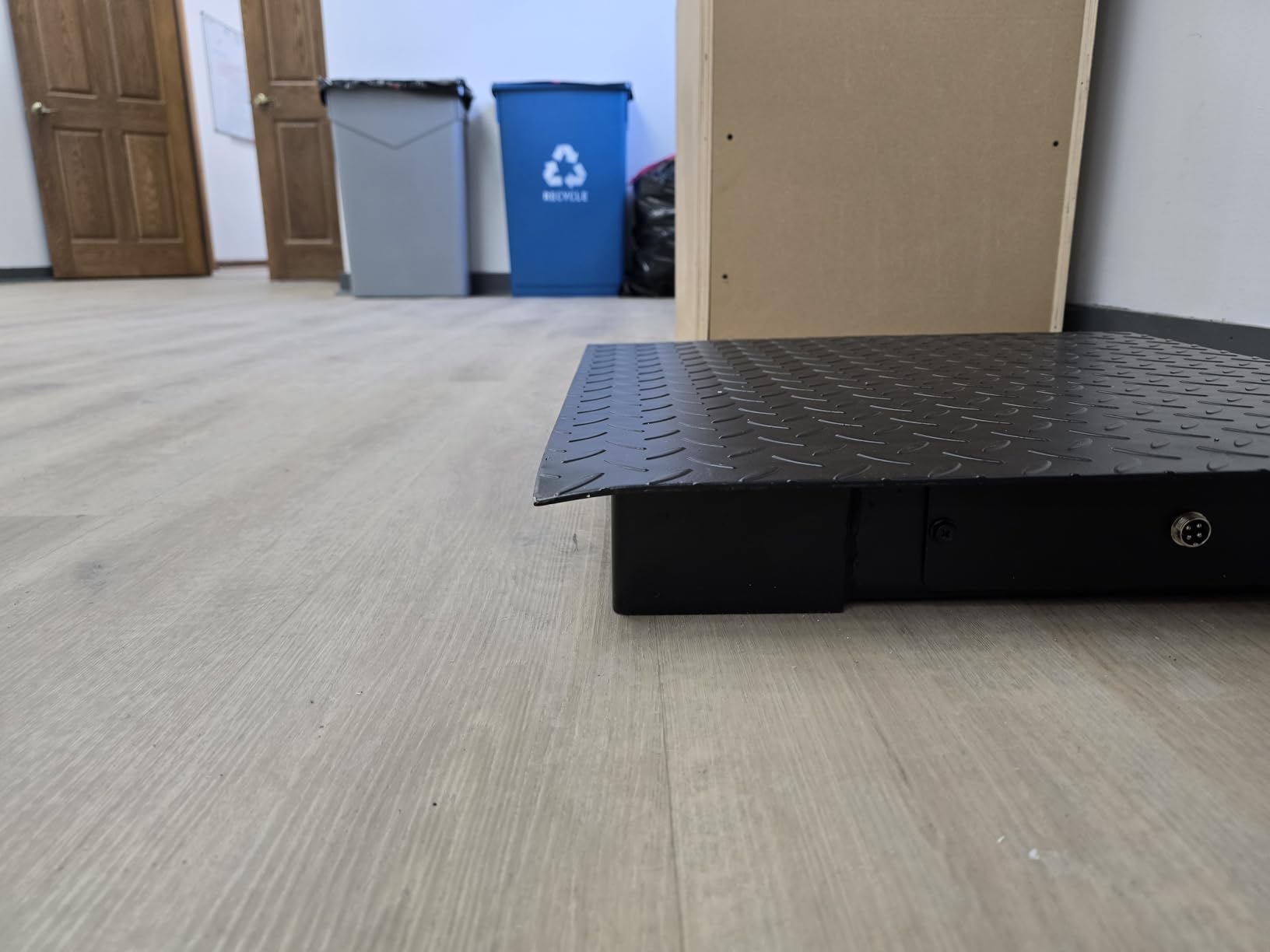 Industrial Floor Scale, 1000LB/0.5LB (24x24) with NETP Indicator customer photo 2