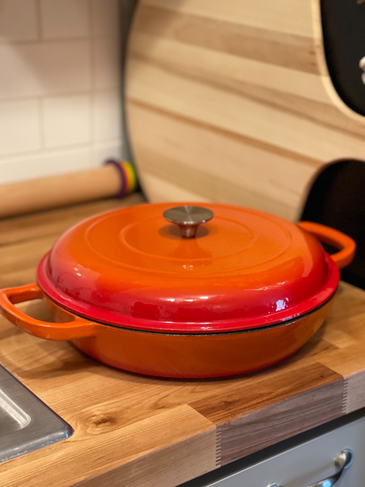 COOKWIN Cast Iron Casserole Braiser, 3.8 Quart Enameled Cast Iron Dutch Oven Pan with Lid, Heavy Duty and Dual Handles Skillet, Oven-Safe Porcelain Surface Casserole Dish, Red customer photo 2