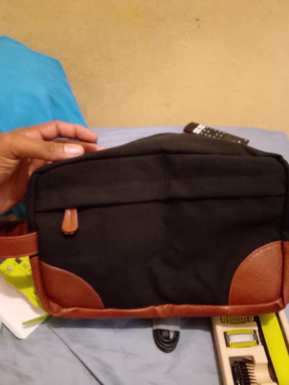 Vorspack Canvas Travel Toiletry Bag for Men, Medium, Black customer photo 1