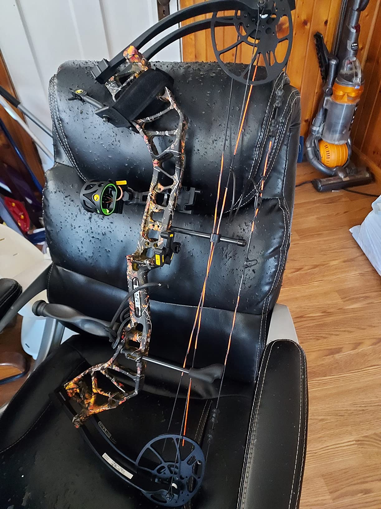 Bear Archery Legit Ready to Hunt Compound Bow Package for Adults & Youth, 14”- 30” Draw Length, 10-70 Lbs Draw Weight, Up to 315 FPS, Made in USA, Limited Life-Time Warranty customer photo 1