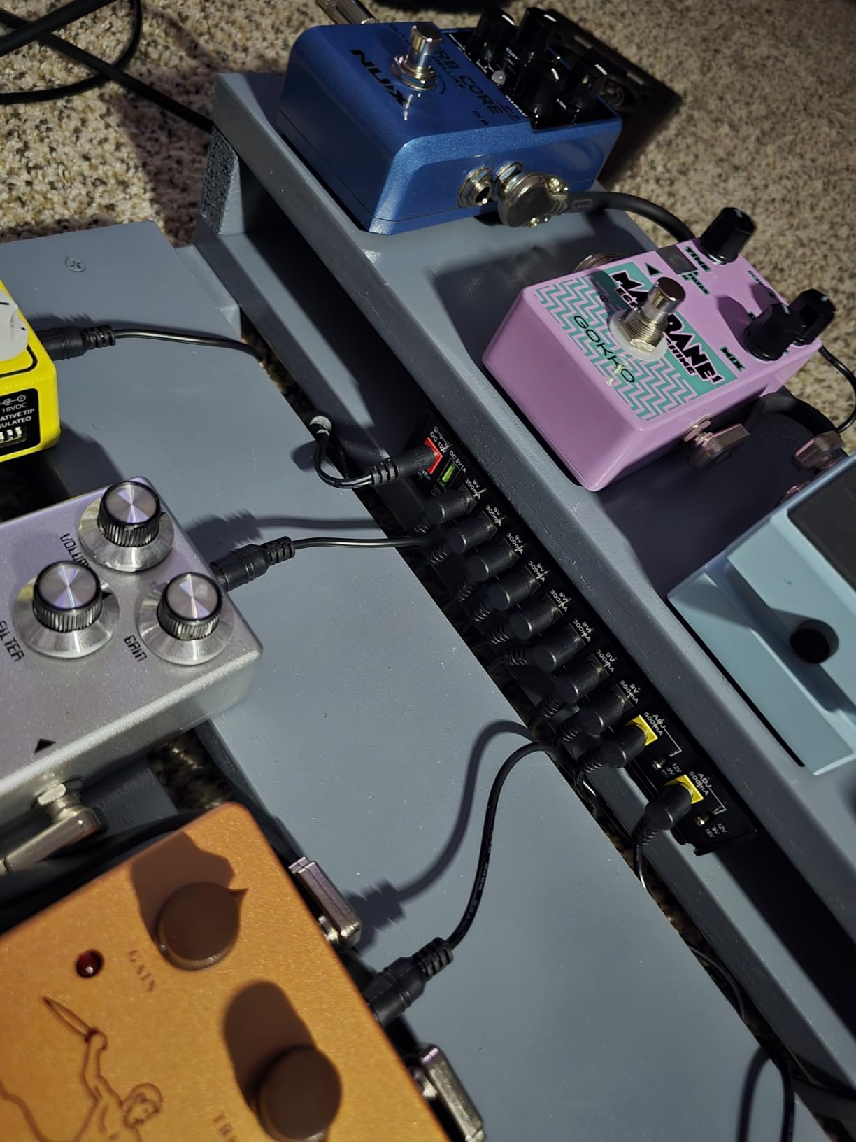 Mosky Guitar Pedal Power Supply 10 Isolated DC Output, 9V 12V 18V 300mA 500mA Effect Pedal Boards Power Supply with USB Port, Short Circuit Overcurrent Protection customer photo 2