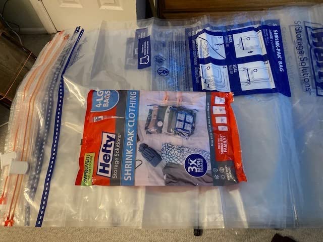 Hefty Shrink-Pak - 4 Large Vacuum Storage Bags for Clothes, Pillows, Towels, or Blankets - Space Saver Vacuum Sealer Bags Ideal Under Bed Storage Solutions customer photo 1