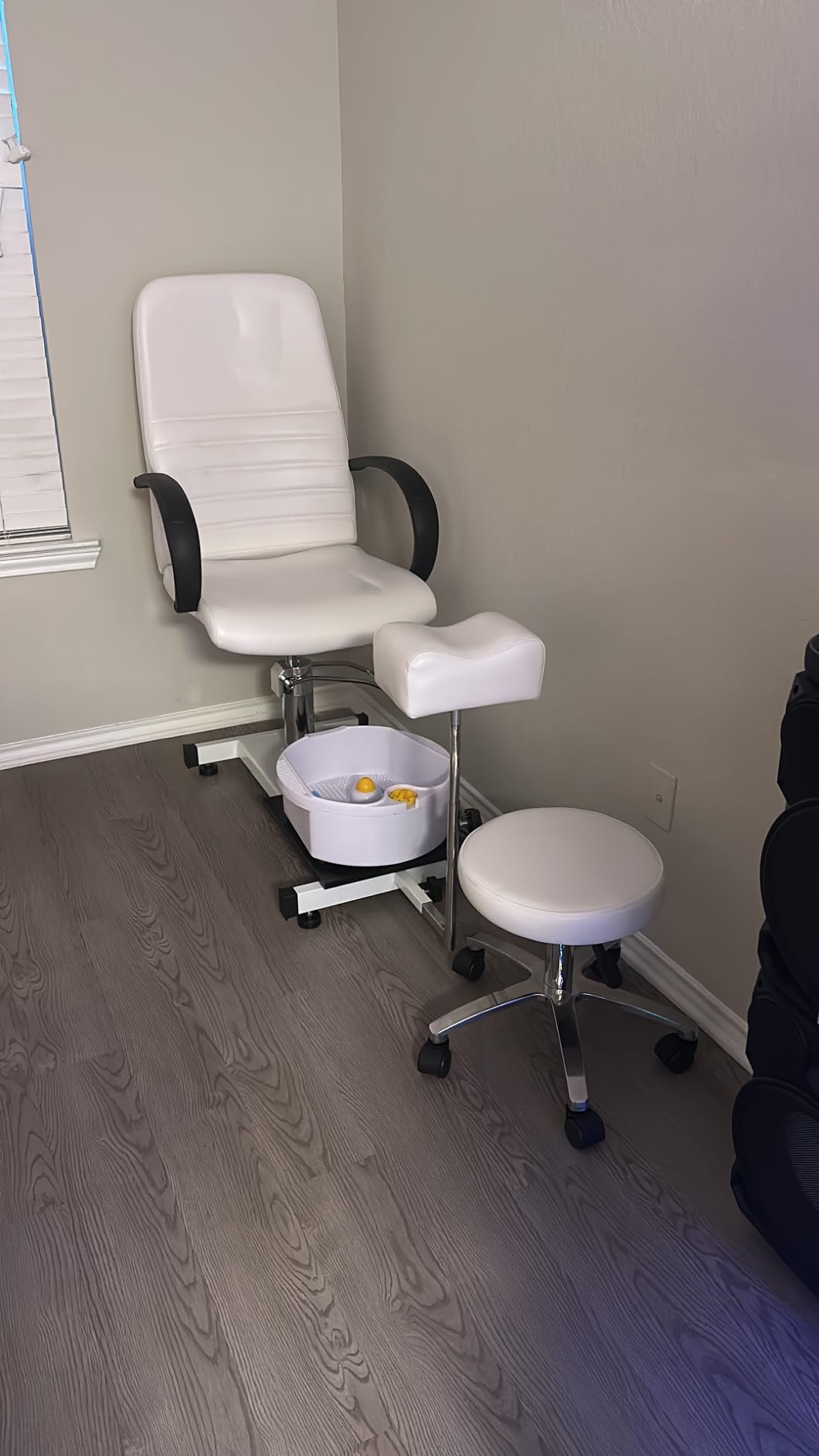 OmySalon Pedicure Chair with Stool & Bubble Massage Foot Bath, Hydraulic Pedi Chair for Nail Tech, Beauty Spa Salon Unit Station Technician Supplies customer photo 2