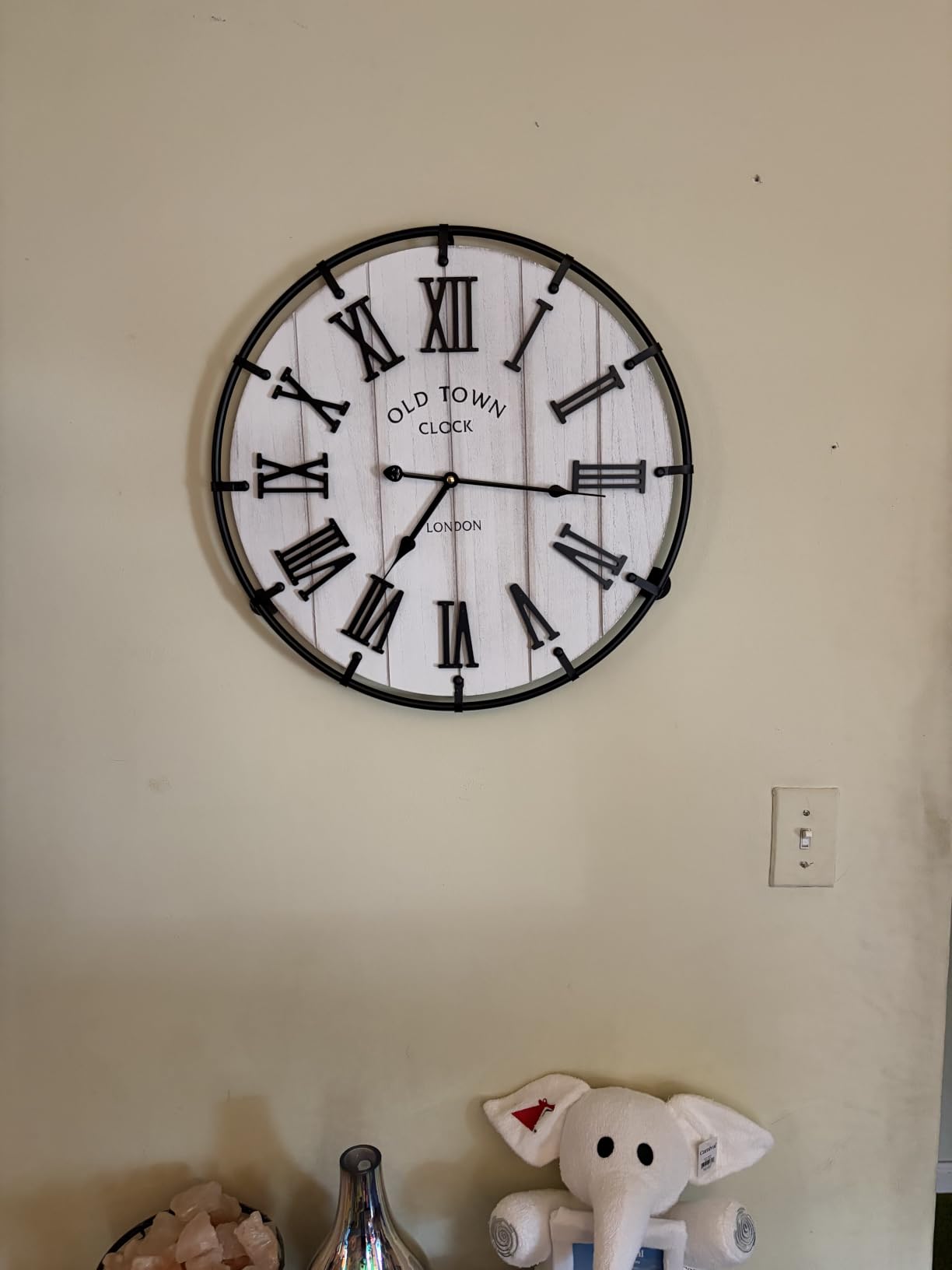 EMAX HOME 24 Inch Large Farmhouse Wall Clock, Rustic Antique Wood with Metal Circle and Large Engraved Numerals, Silent Battery Operated Wall Clock for Office Kitchen Bedroom Living Room customer photo 1
