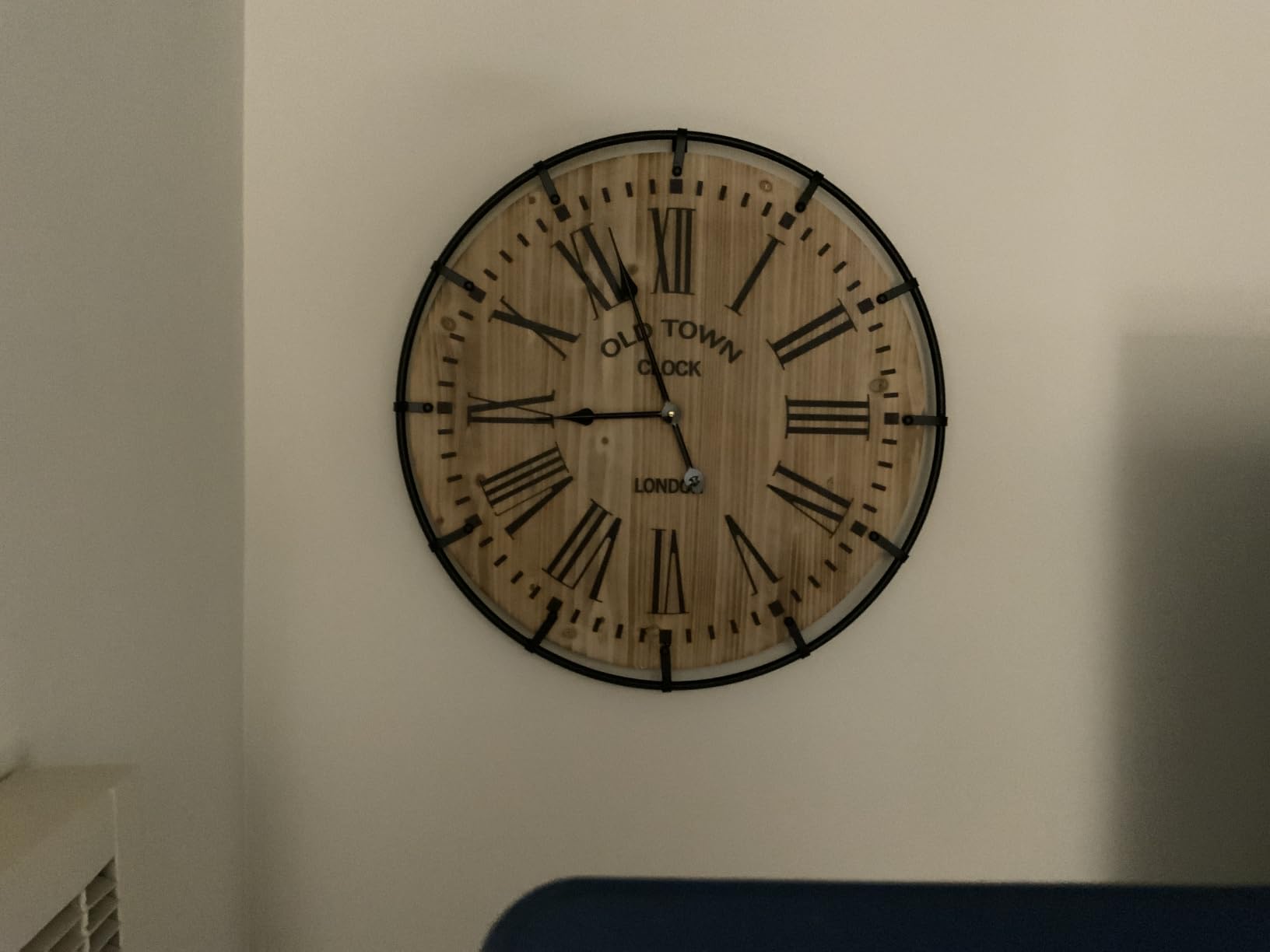 EMAX HOME 24 Inch Large Farmhouse Wall Clock, Rustic Antique Wood with Metal Circle and Large Engraved Numerals, Silent Battery Operated Wall Clock for Office Kitchen Bedroom Living Room customer photo 2