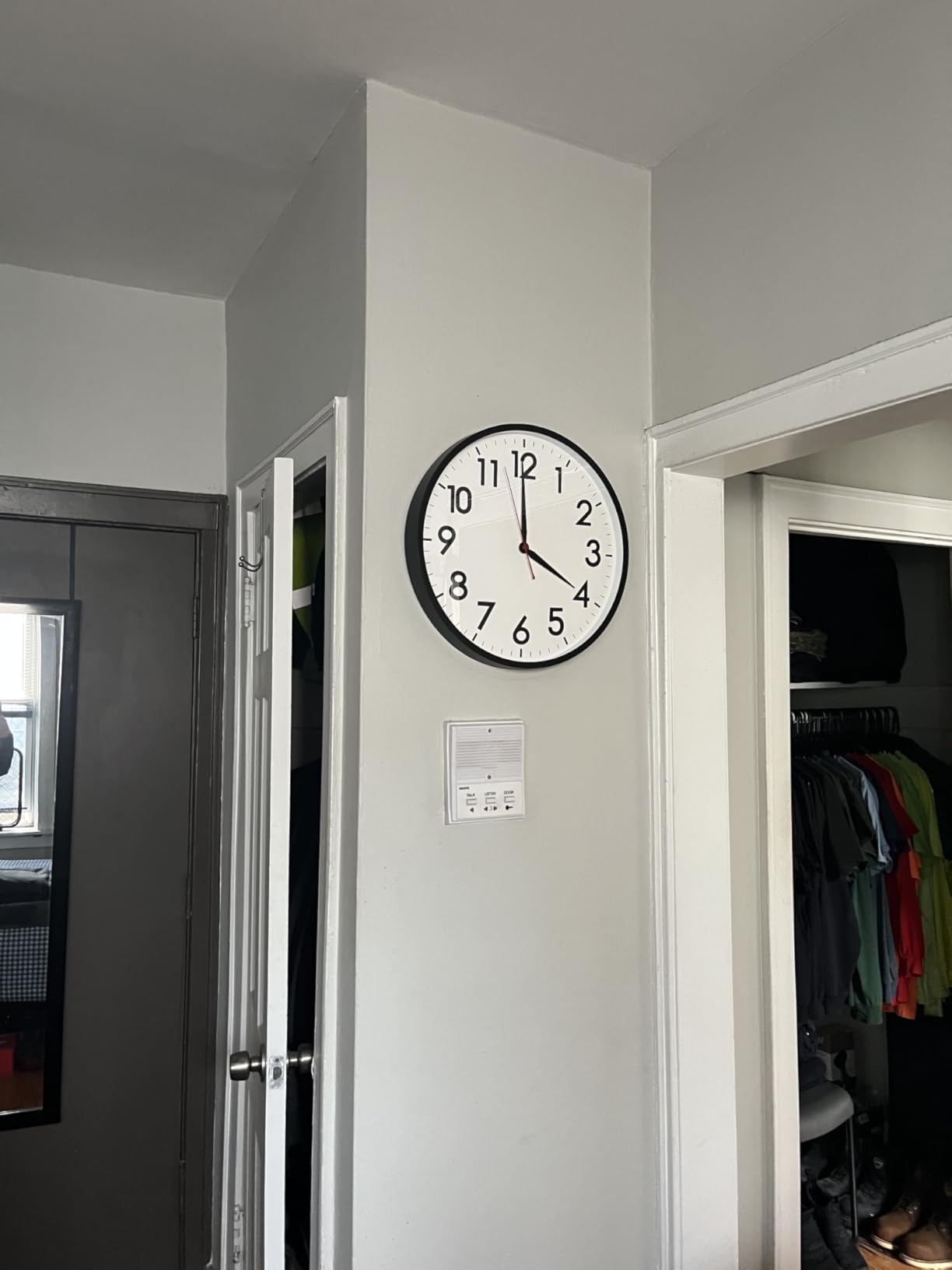 AKCISOT 12 Inch Wall Clock, Silent Battery Operated Analog Clock, Black customer photo 2