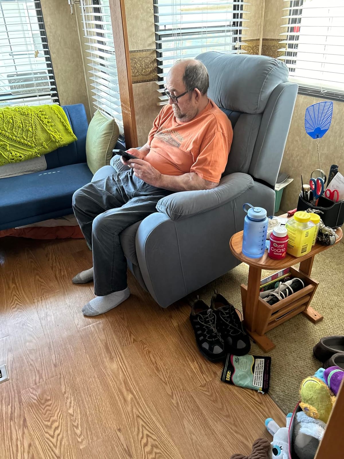 cinkehome Small Power Lift Recliner for Elderly, Lift Chair Recliners, Electric Recliner Chairs for Seniors, Remote Control, Adjustable, Side Pocket (Navy Blue) customer photo 2