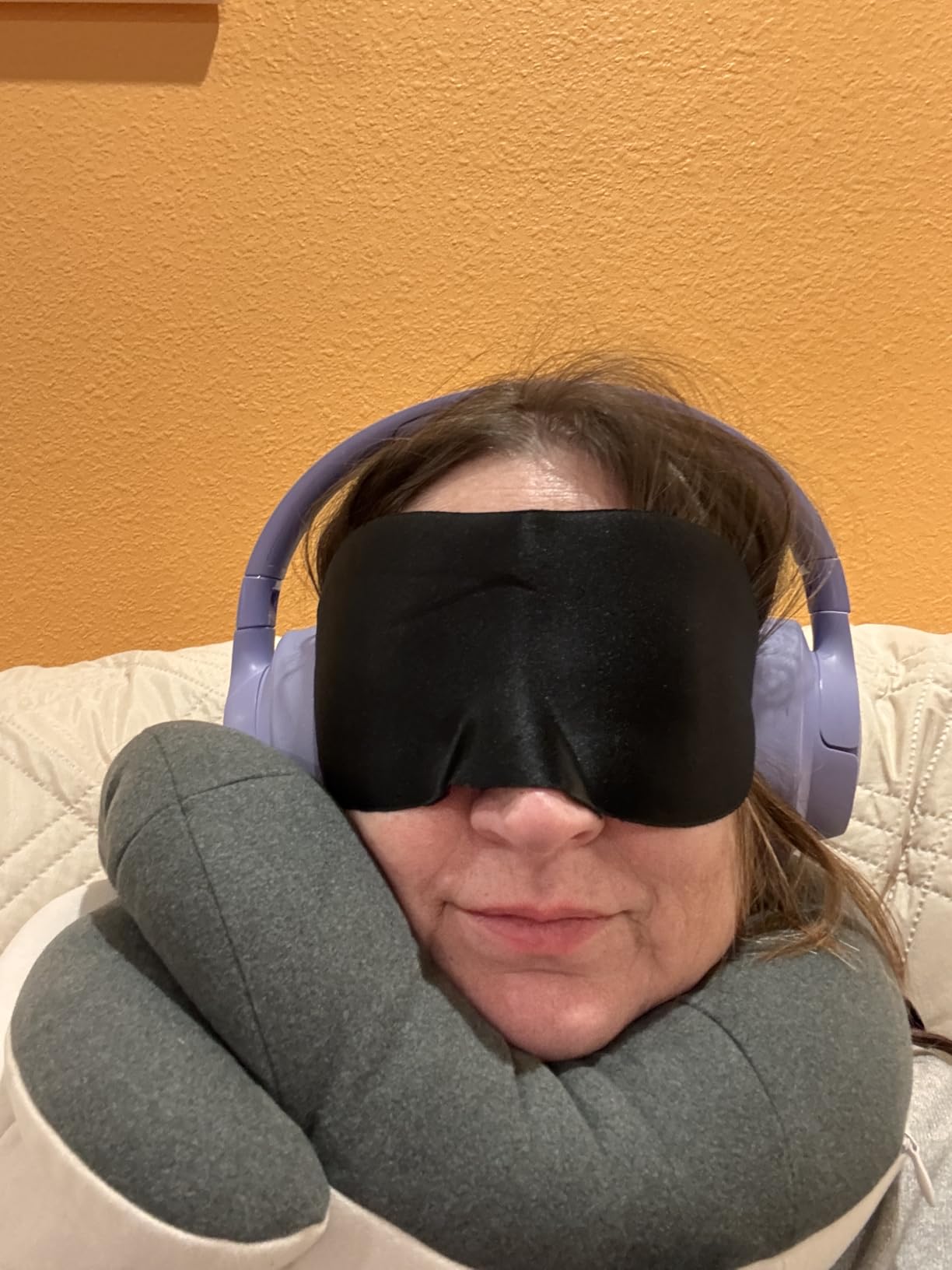 BUYUE Travel Neck Pillows for Airplanes, Memory Foam 360° Head Support Sleep for Long Flight, Skin-Friendly & Breathable, Kit with Eye Mask, Earplugs and Storage Bag (Adult, Black, 90+ lbs) customer photo 1