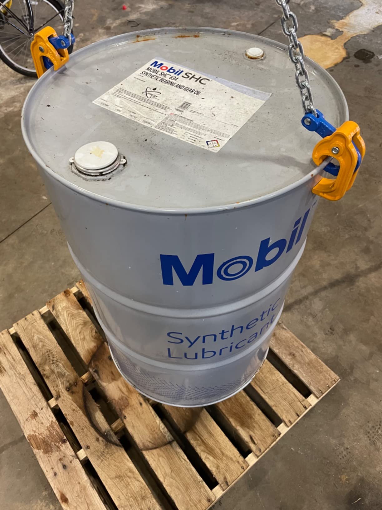 55 Gallon Drum Lift, 2200 lbs Chain Drum Lifter for 30-55 Gal Steel Drums customer photo 2