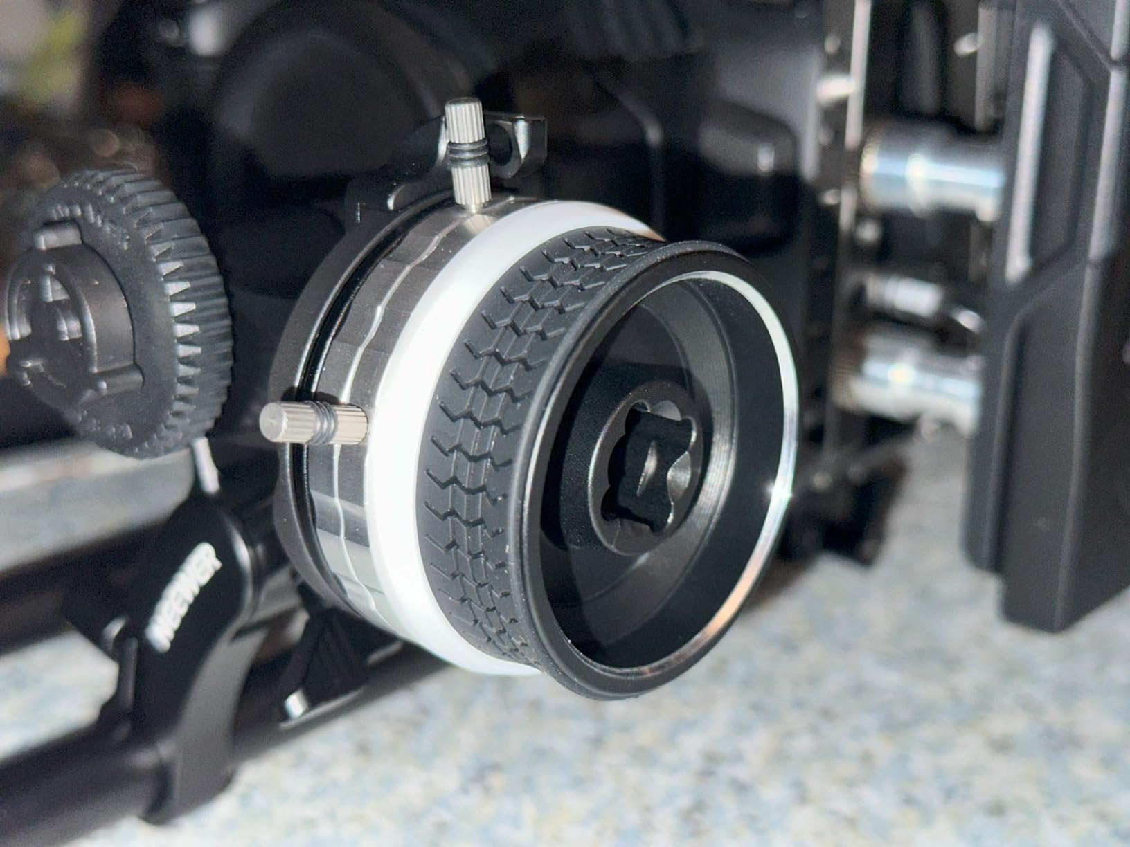 NEEWER Mini Follow Focus with A/B Stops, Lens Gear Ring, 15mm Rod & Rod Clamp for Cinema Camera, DSLR/Mirrorless Camera, Compatible with Lens Diameter Up to 114mm, PG001 (Silver) customer photo 2