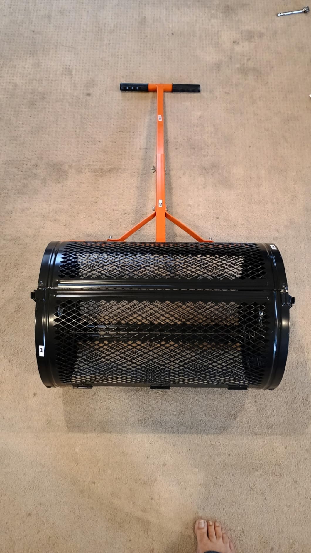 VEVOR Compost Spreader, 24.4-25.6