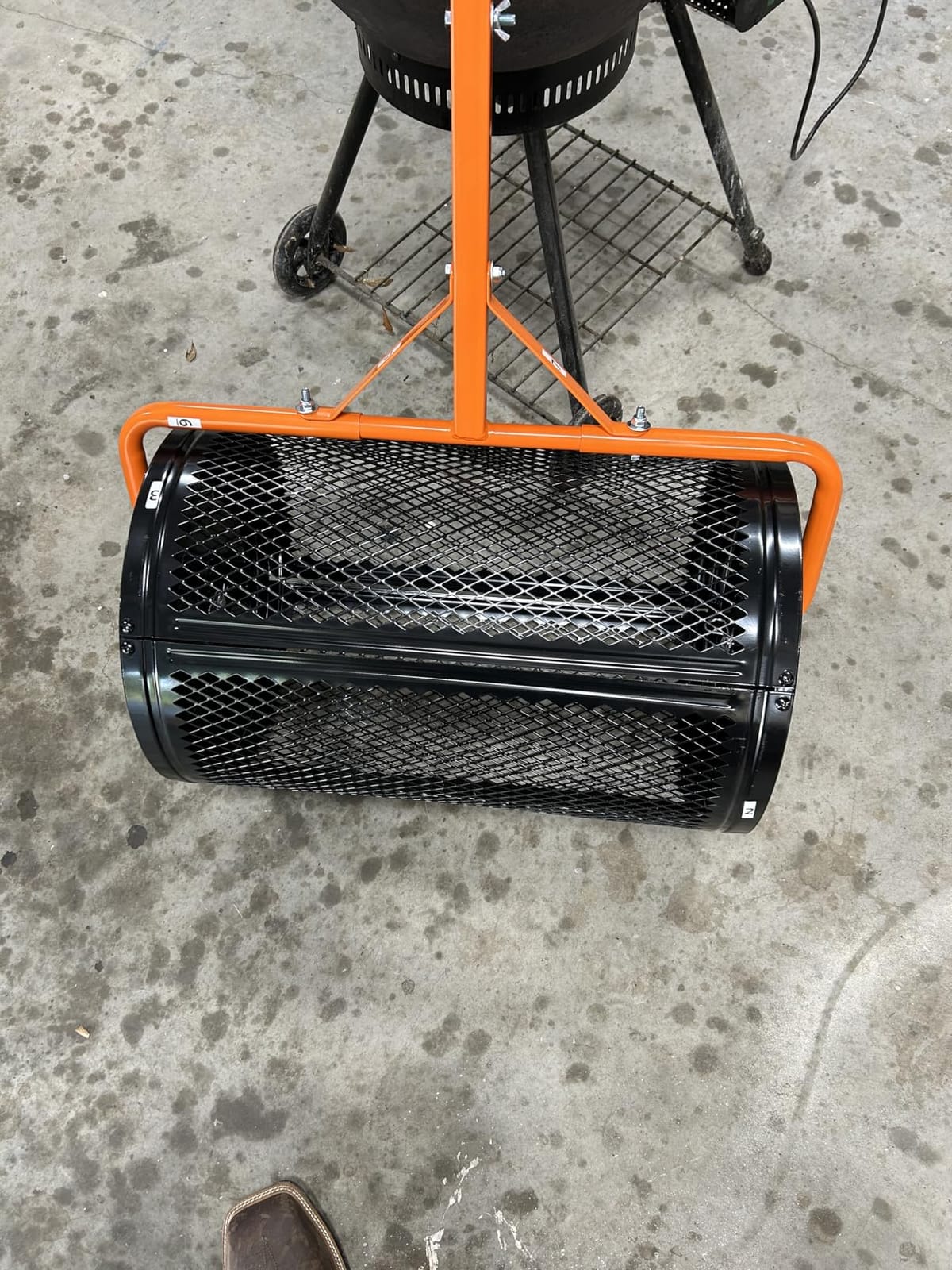VEVOR Compost Spreader, 24.4-25.6