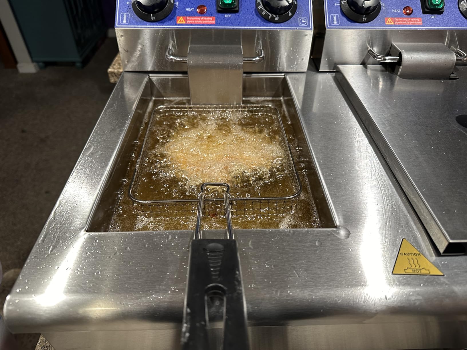 VEVOR Commercial Deep Fryer, Dual Tank 3000W Electric Countertop Fryer with Basket, 2 x 11.6Qt/11L Double Stainless Steel Oil Fryer with Drain, Time & Temp Control, for Kitchen Restaurant Use customer photo 2