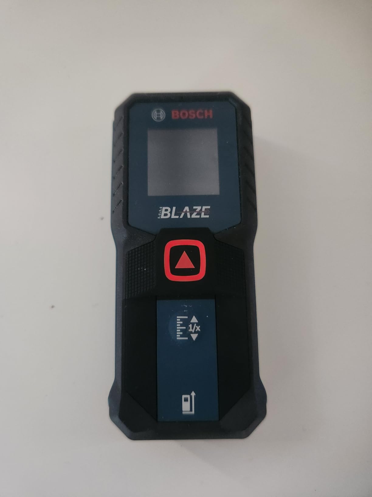 BOSCH GLM100-23 100 Ft Blaze Laser Distance Measure, with 2 AA Batteries customer photo 1
