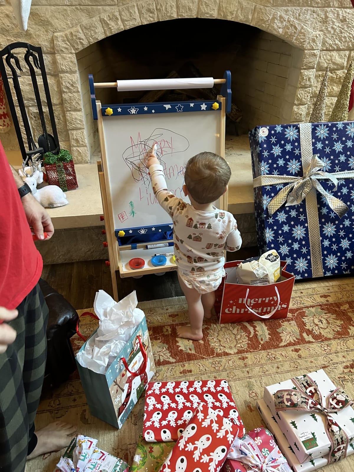 Joyooss Art Easel for Kids Easel for Toddlers,Adjustable Standing Wooden Toddler Easels Kid Whiteboard & Chalk Board Kids Dry Erase Board,Art Easel for Kid Age 2-4 4-8 9-12 Drawing Easels customer photo 1