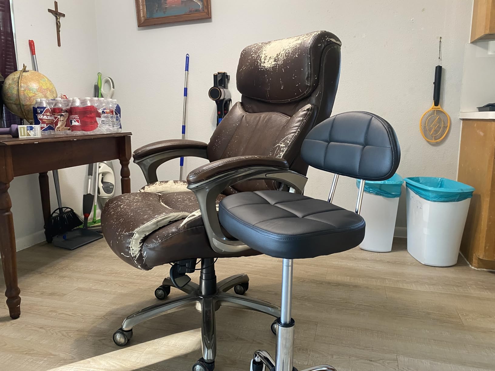 BFTOU Black Square Minimalist Swivel Stool with Wheel for Work SPA Shop Massage Height-Adjustable and Cost-Effective Rolling Stool Chair with Back customer photo 1