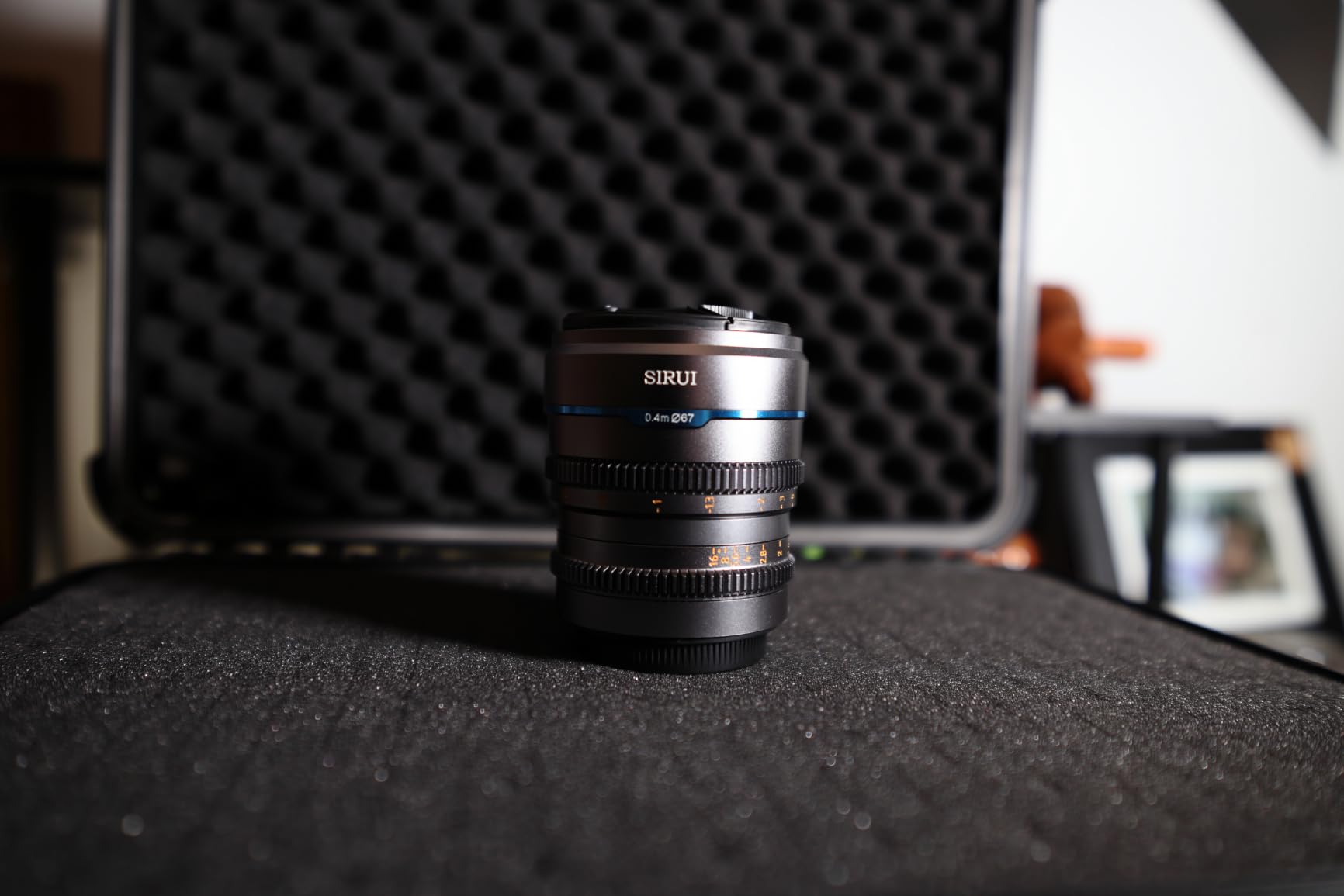 SIRUI Night Walker 35mm S35 Manual Focus Cine Lens, T1.2 Large Aperture Lens for E Mount Cameras, FX30, ZVE-10, A6500, A6600 (MS35E-B, Black) customer photo 1