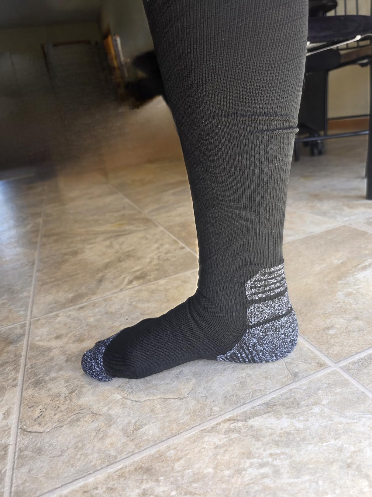 Compression Socks for Men & Women (2/4/6 Pairs) 20-30 mmHg Graduated Compression Knee High for Running, Athletic customer photo 1