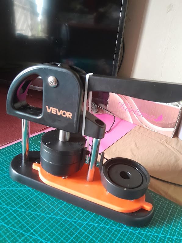 VEVOR Button Maker Machine 1/1.25/2.25 inch(25/32/58mm) 3-in-1 Pin Maker customer photo 1
