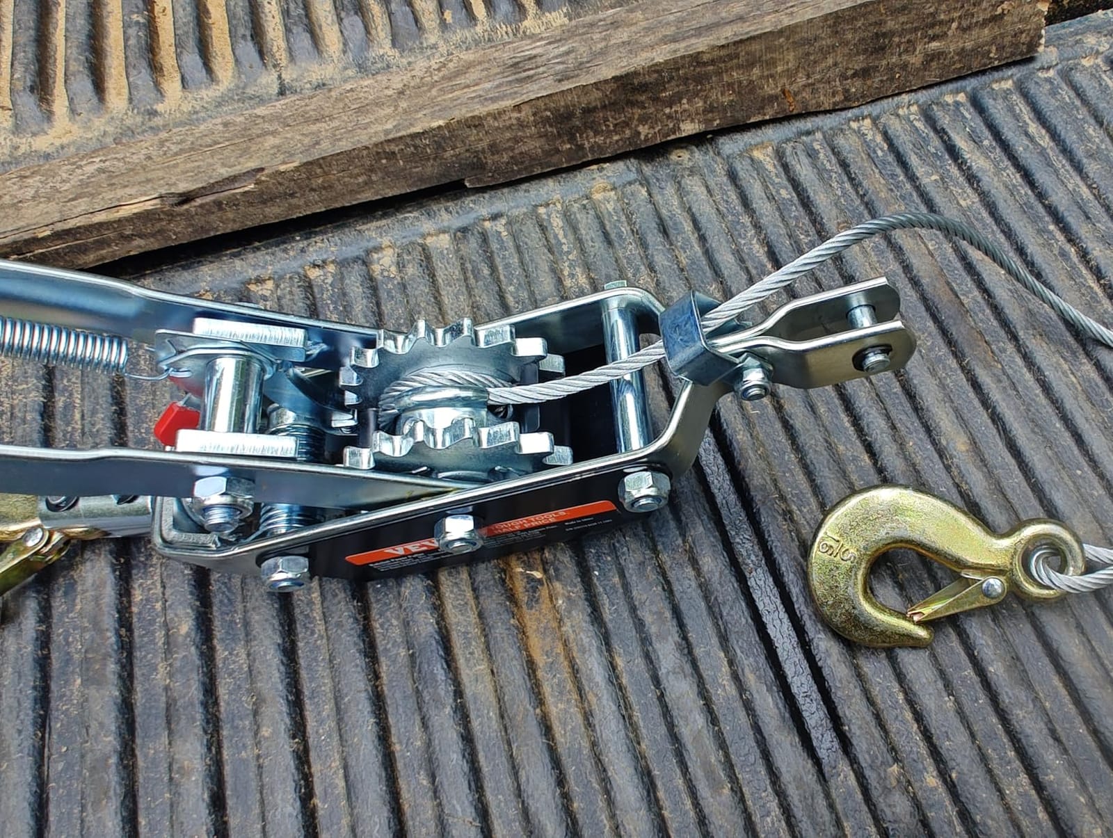 VEVOR Come Along Winch, 5 Ton (11,023 lbs) Pulling Capacity, 11.5 ft Steel Cable, 3 Hooks, Heavy Duty Ratchet Power Puller Tool with Dual Gears, Automotive Hoist Cable Puller Ideal for Vehicle Rescue customer photo 1