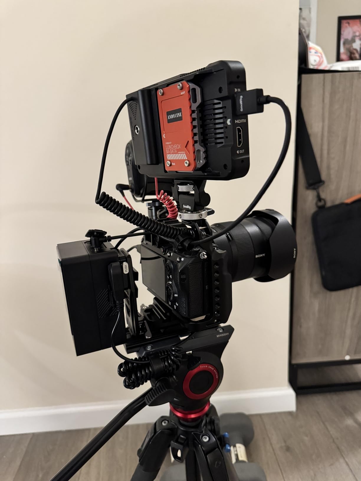 NEEWER Mini V Mount Battery, 6800mAh 99Wh 14.5V, Mini V Lock Battery with 65W PD Type C/D Tap/BP/USB A/Dual DC Port/OLED Display for Camera Camcorder Monitor Video Light, PS099E customer photo 1