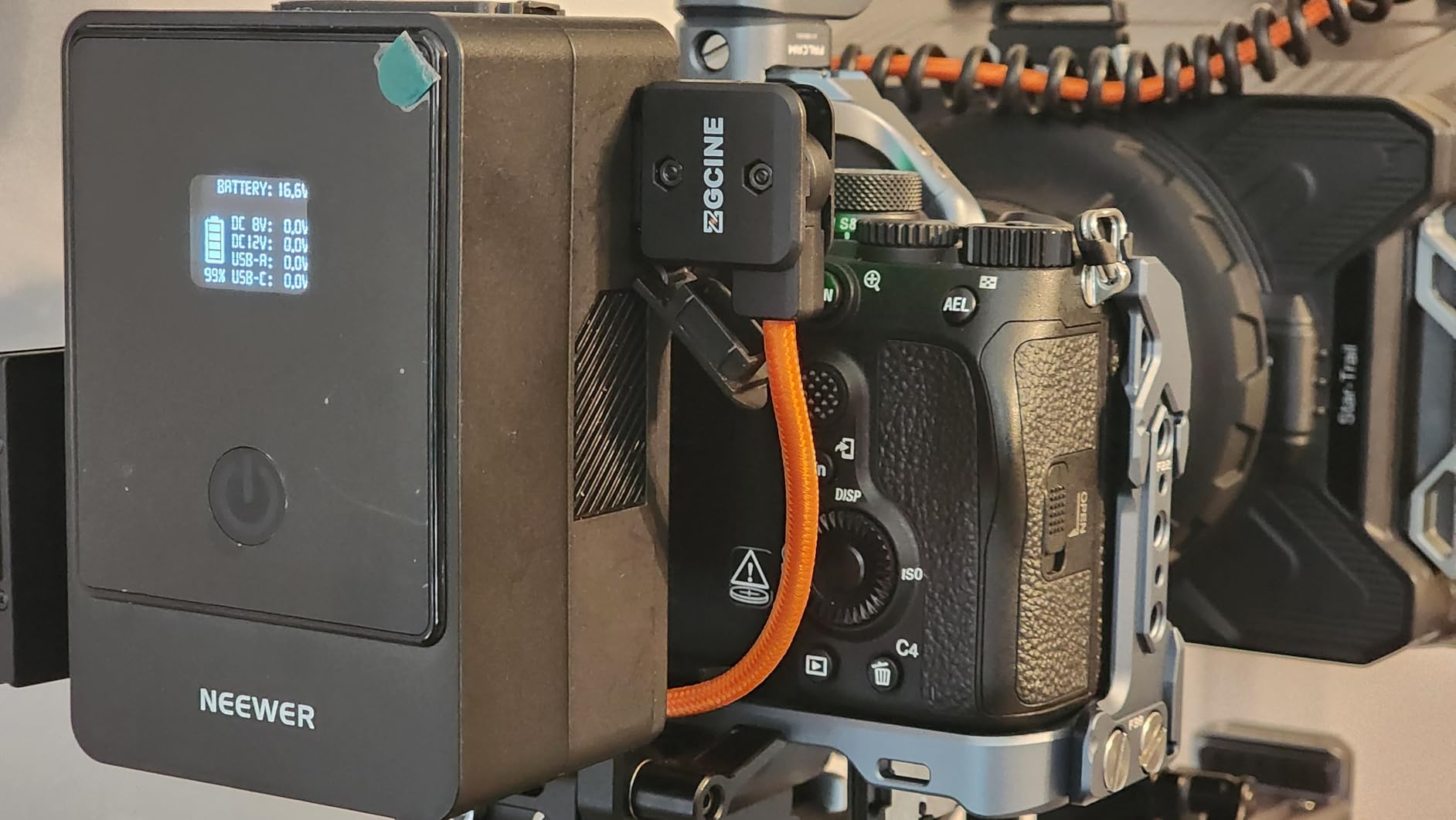 NEEWER Mini V Mount Battery, 6800mAh 99Wh 14.5V, Mini V Lock Battery with 65W PD Type C/D Tap/BP/USB A/Dual DC Port/OLED Display for Camera Camcorder Monitor Video Light, PS099E customer photo 2