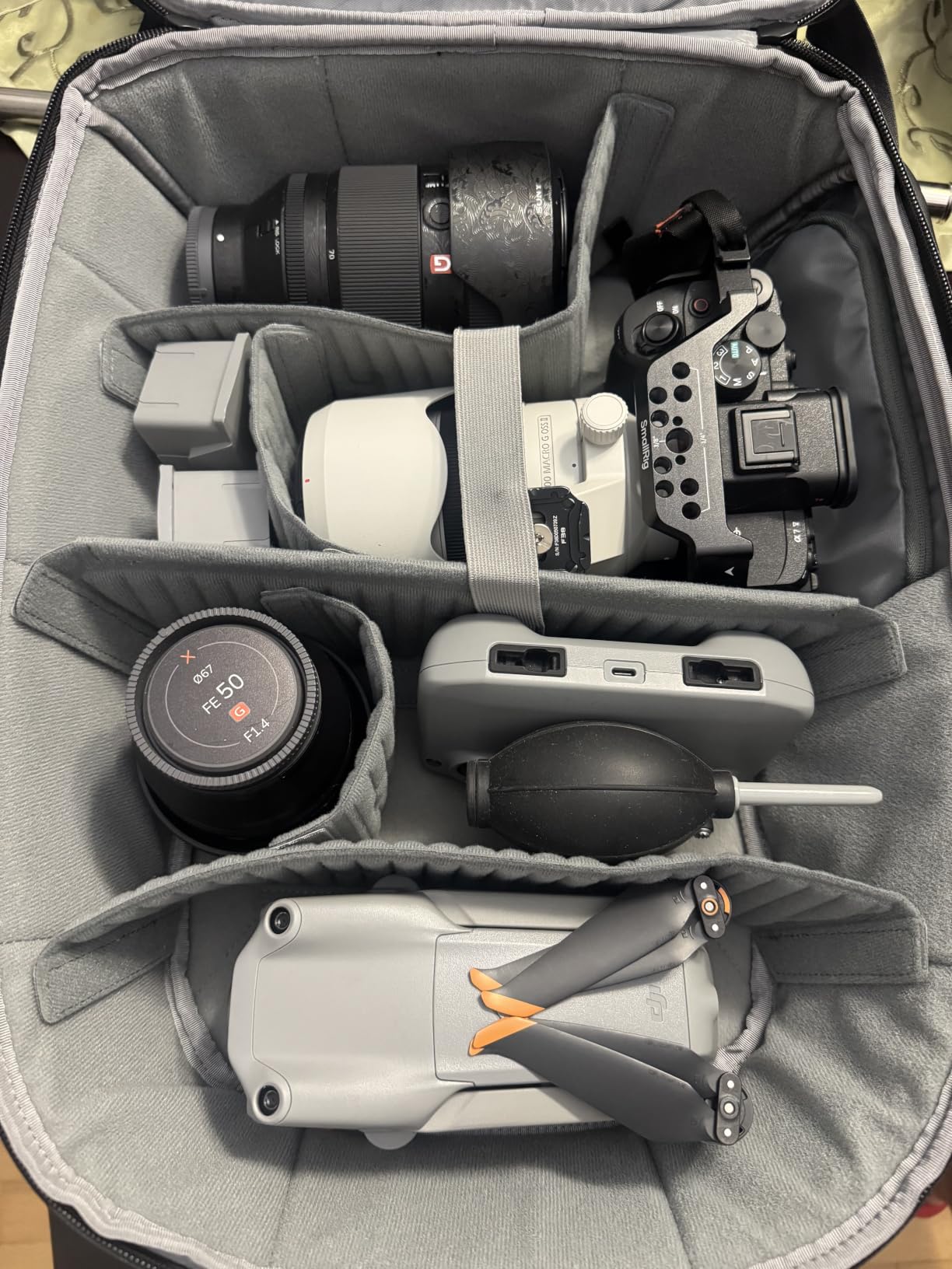 ULANZI 22L Camera Backpack Professional Bag, Water-Resistant Camera Case customer photo 1