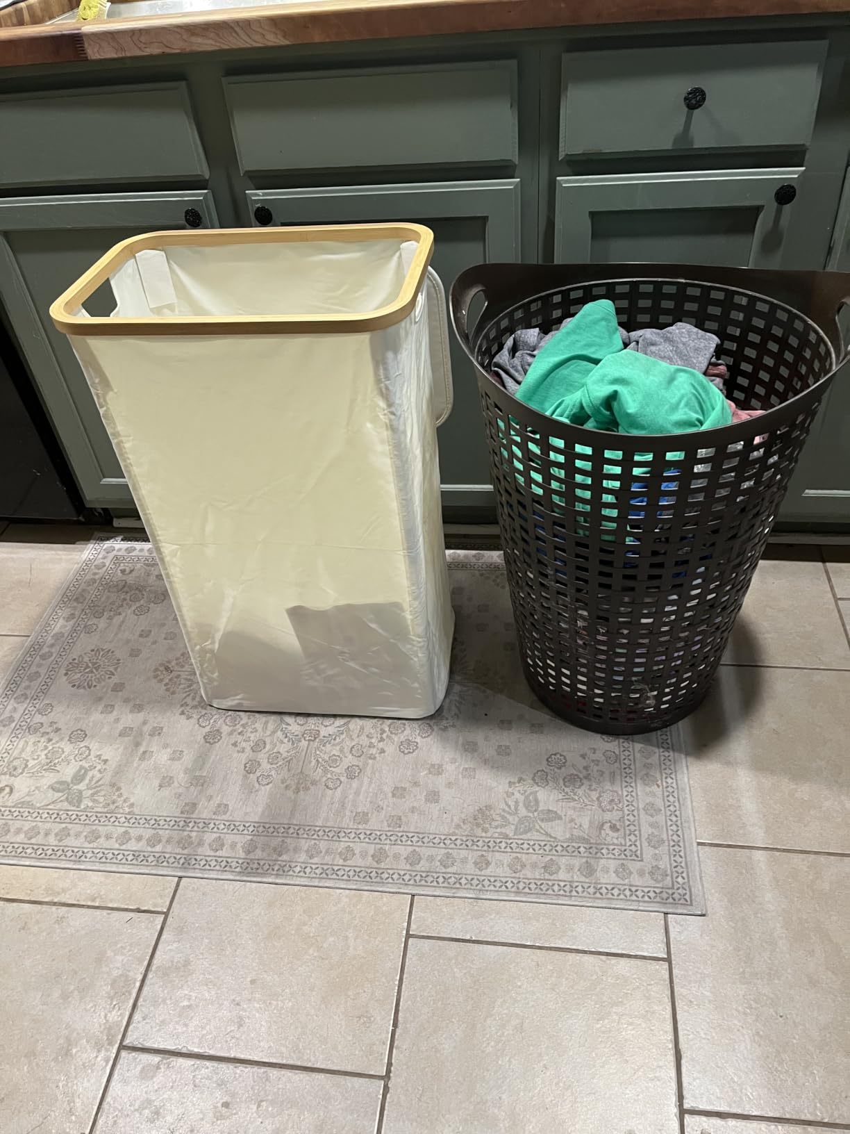 efluky Slim Laundry Basket with Lid, Narrow Laundry Hamper with Removable Bag, Skinny Dirty Clothes Basket with Bamboo Handles for Bathroom, Bedroom & Laundry Room, 75L Beige customer photo 2