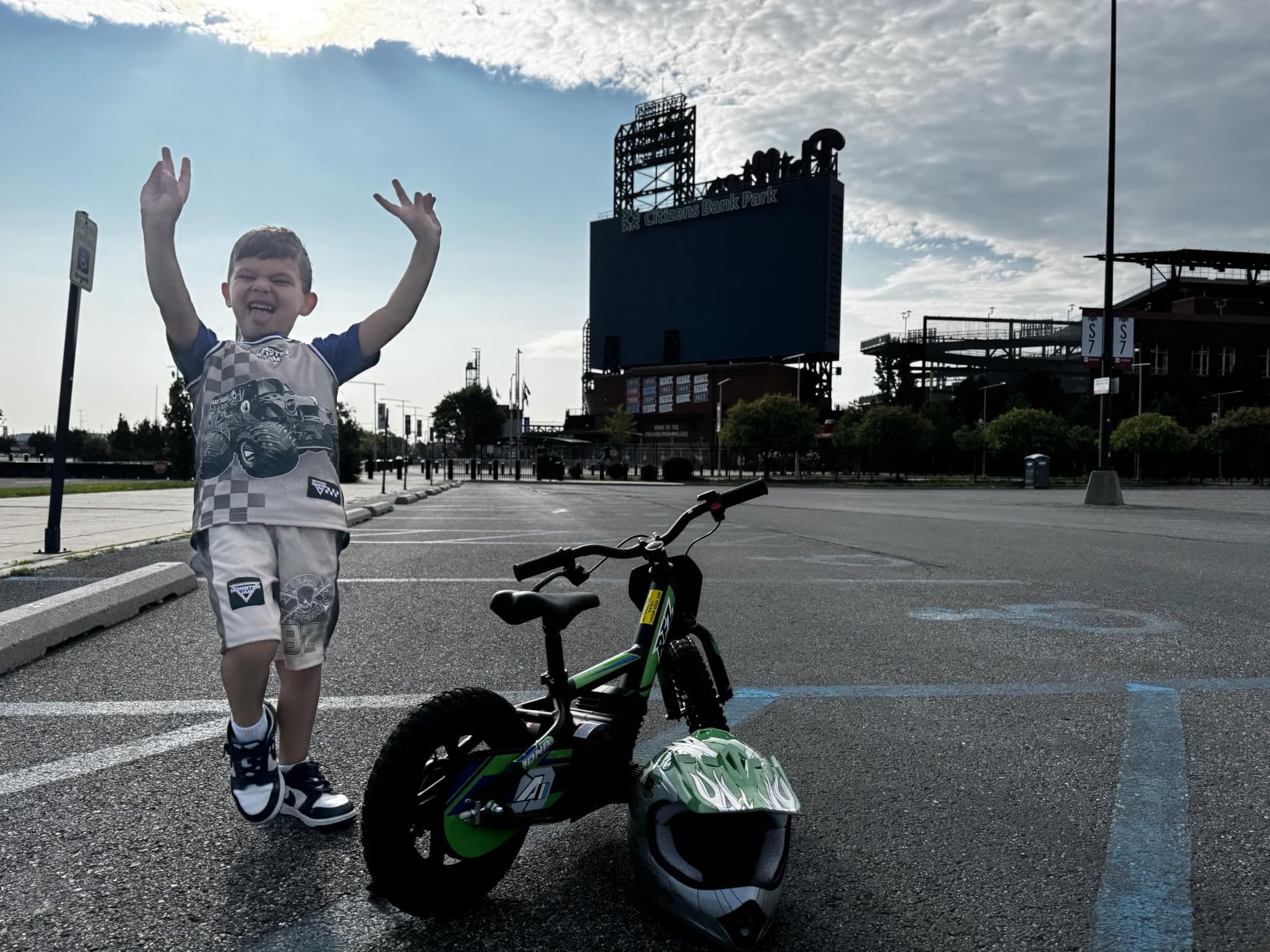 Lightweight Electric Dirt Bike for Kids, 170/340W Electric Motorcycle Up to 10/12MPH, 24V Detachable Battery, Hand-Operated Dual Brakes Electric Balance Bike for Ages 3-6/5-12 customer photo 2