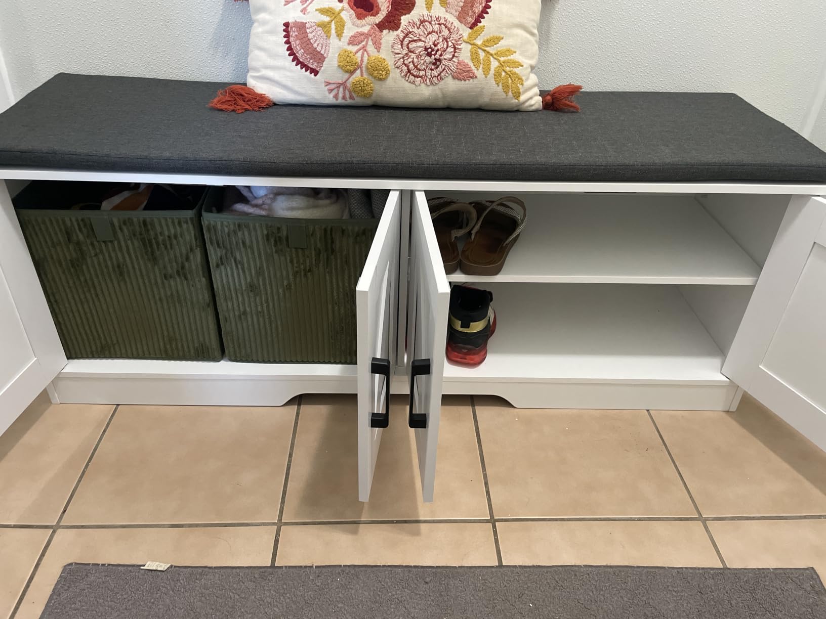 HOMSHO Farmhouse Shoe Storage Bench with 4 Barn Doors & Padded Seat Cushion customer photo 2