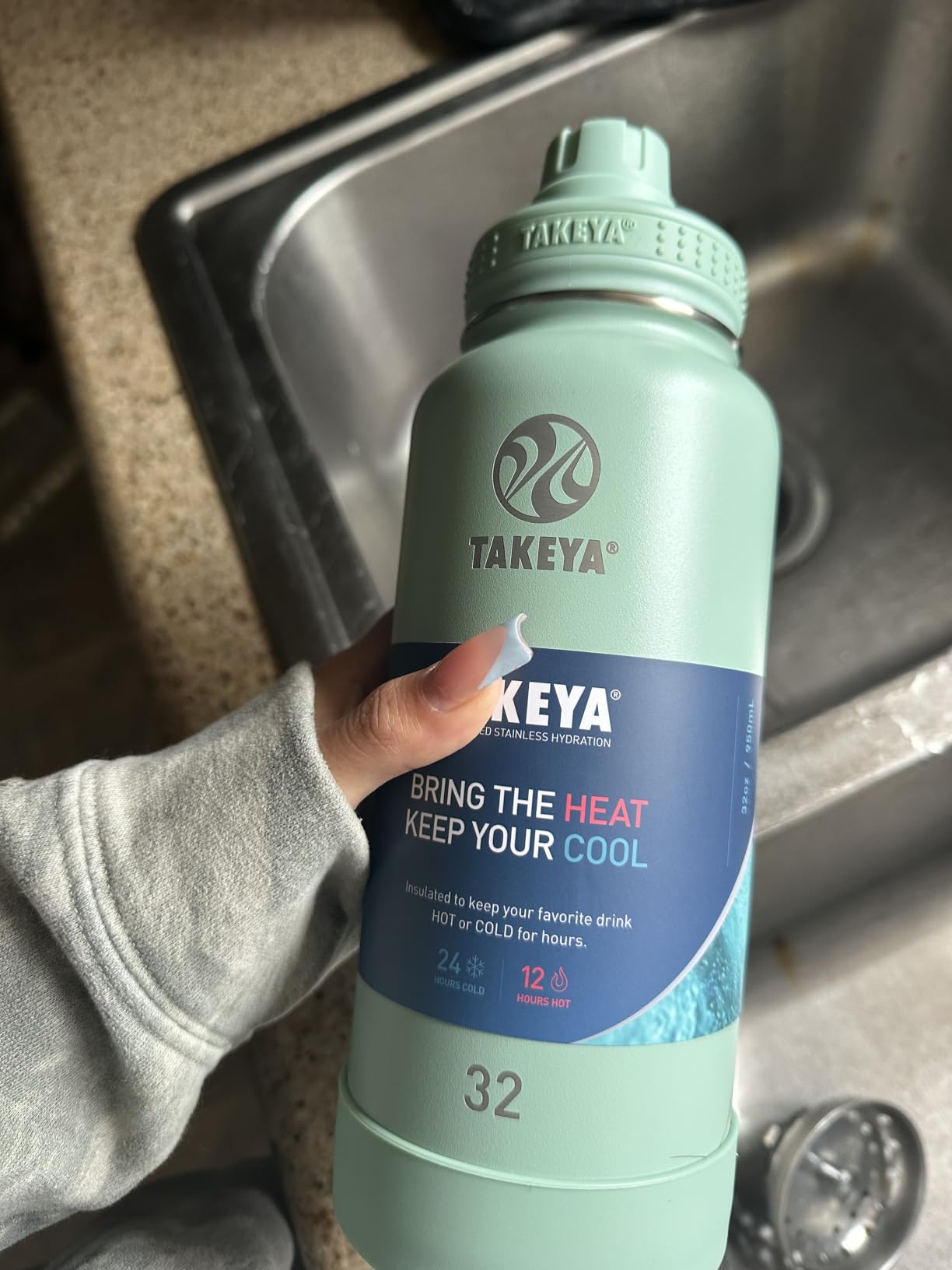 Takeya Actives Stainless Steel Water Bottle, Insulated Spout Lid, Keeps Drinks Cold 24 Hrs, Leakproof, Durable, Dishwasher Safe, Ideal for Gym, Travel, Fits Most Cup Holders, 24 oz/Ombre Pacific Blue customer photo 1