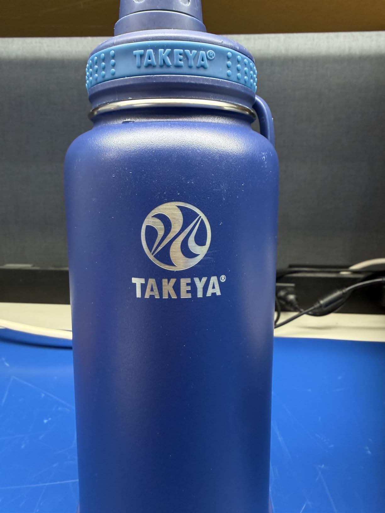 Takeya Actives Stainless Steel Water Bottle, Insulated Spout Lid, Keeps Drinks Cold 24 Hrs, Leakproof, Durable, Dishwasher Safe, Ideal for Gym, Travel, Fits Most Cup Holders, 24 oz/Ombre Pacific Blue customer photo 2