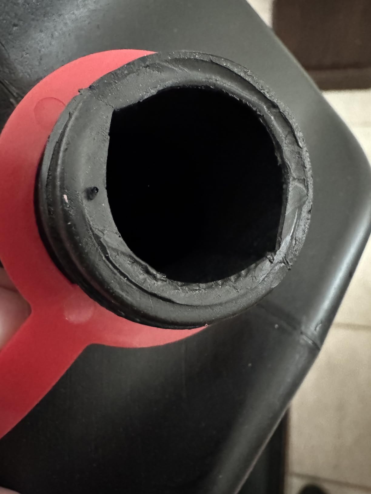 Performance Tool W4077 16-Quart Automotive Oil Drain Container, Black customer photo 2