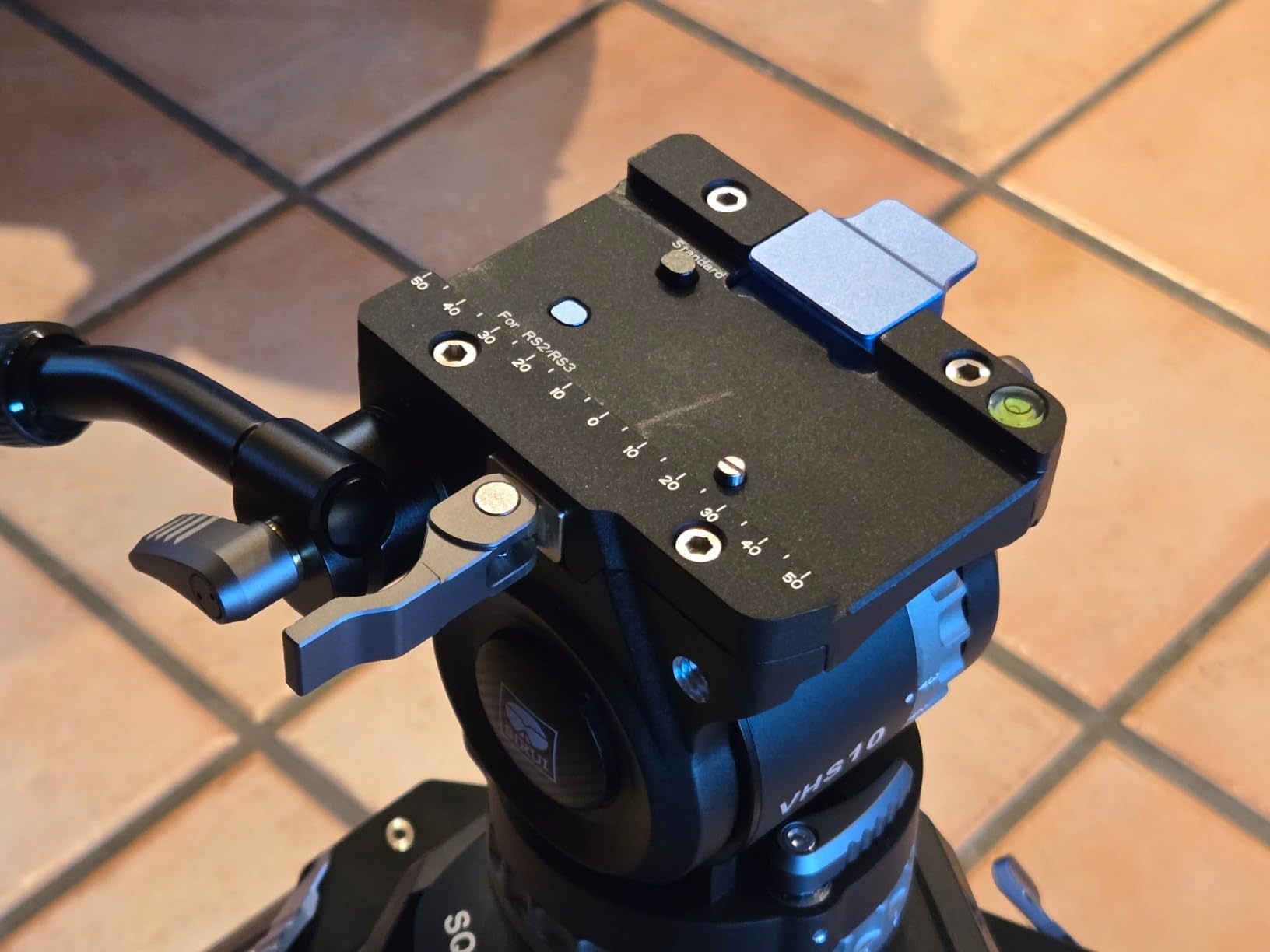 SIRUI SQ75+VHS10 Carbon Fiber Tripod, 71.7” Video Tripod with Professional Video Fluid Head, 7-Step Counterbalance, 4-Step Tilt/Pan Damping Adjust, Rapid Setup for Camera, Max Load 10kg/22lb customer photo 2