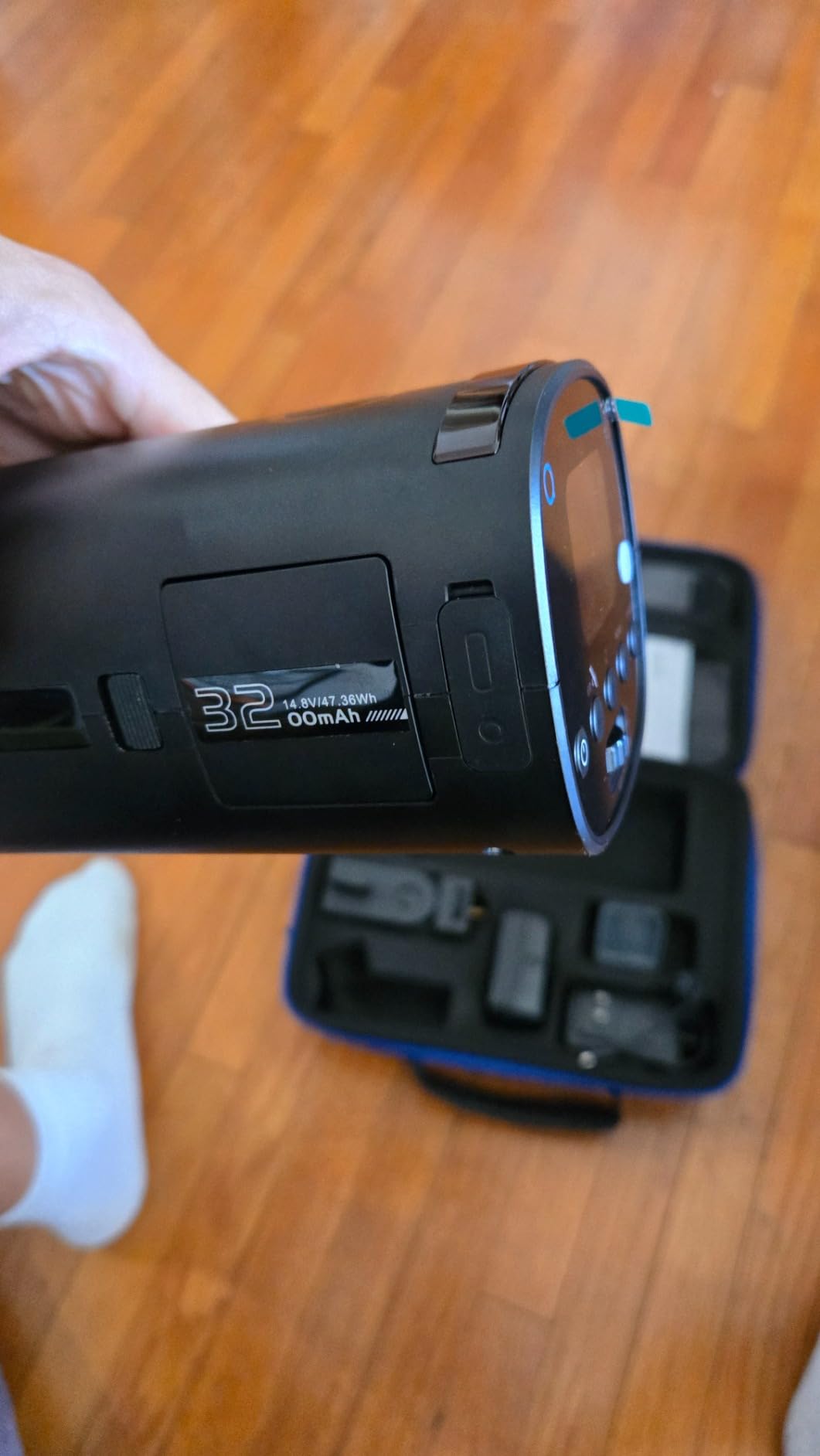 NEEWER Q200 200Ws 2.4G TTL Outdoor Studio Flash Strobe App Control, Compatible with Godox, 1/8000 HSS 3200mAh Battery Photography Monolight 10W Modeling Lamp/750 Full Power Flash/0.01~1.5s Recycle customer photo 2