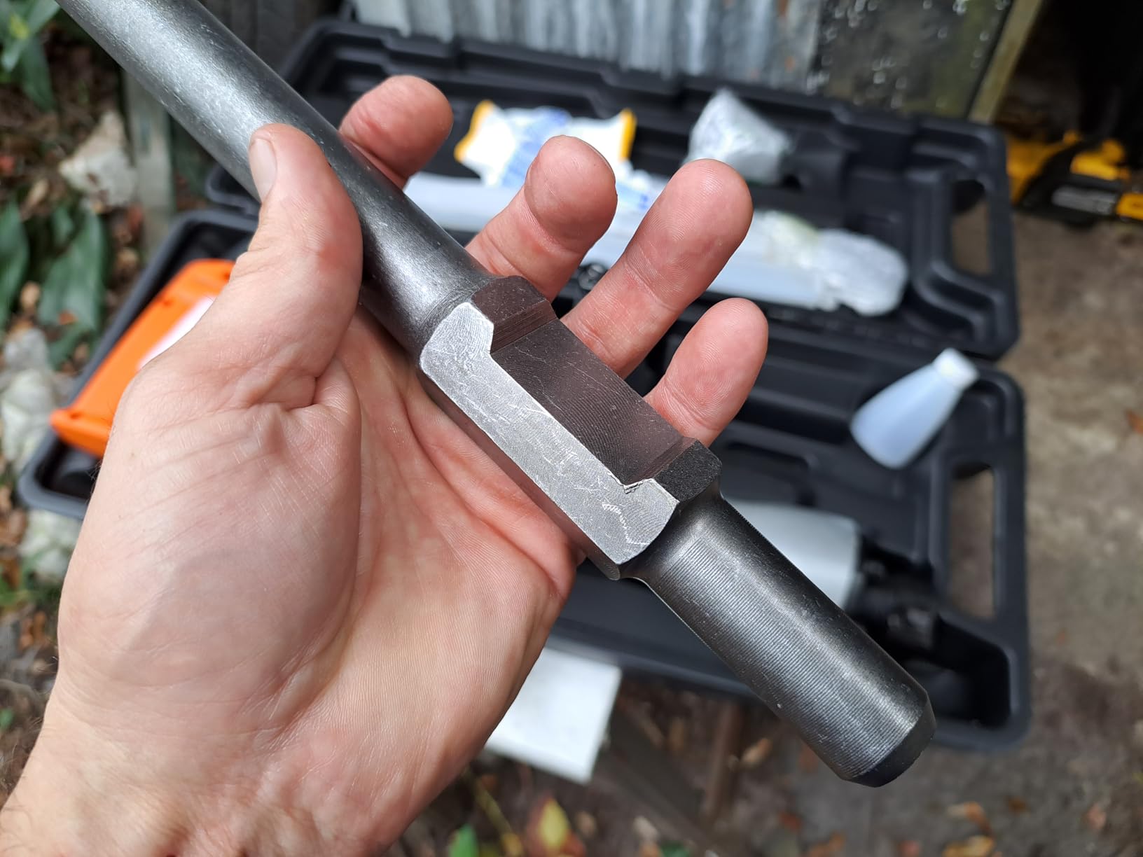 VEVOR Demolition Jack Hammer, 2200W 1350 BPM Jack Hammer Concrete Breaker, Heavy Duty Electric Jack Hammer 4pcs Chisels Bit with Gloves, 360° Swiveling Front Handle for Trenching and Breaking Holes customer photo 1