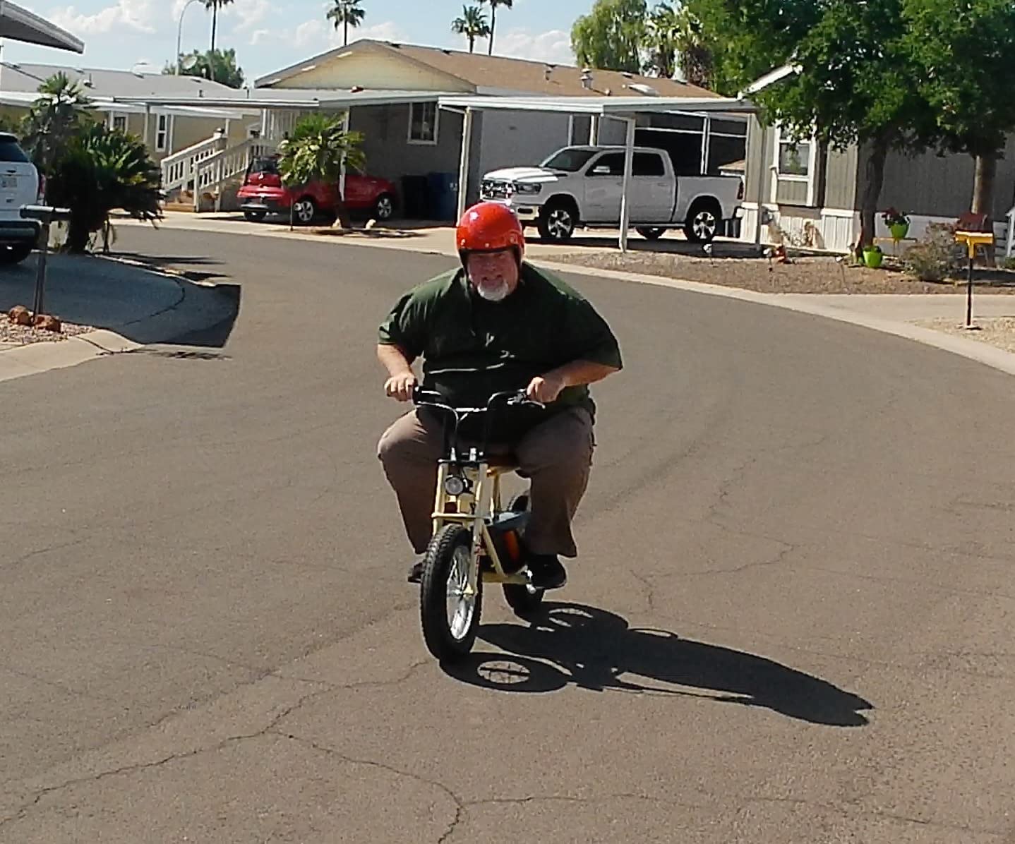 Razor Rambler 16 Electric Retro Mini Bike Ride for Teens Ages 18+, 220 lb Max Weight, Red – 350W Motor, Up to 15.6 Mph, 45-Min Run Time, Twist-Grip Throttle, Spoked Wheels w/ 16” Pneumatic Tires customer photo 2