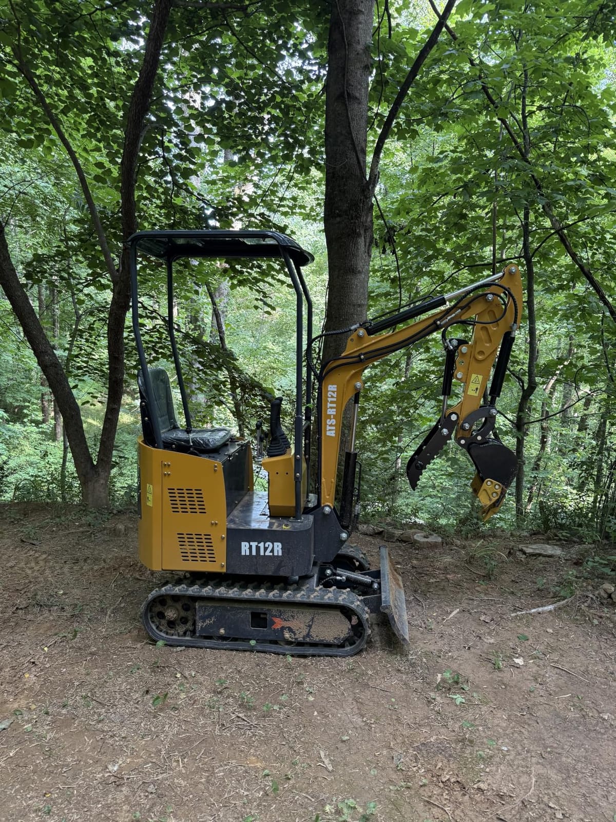 Mini Excavator Hydraulic Thumb Kit,Small Digger Attachments Fit Most of Up to 2 Tons, with2* M14 Hoses and Converters, Black customer photo 1