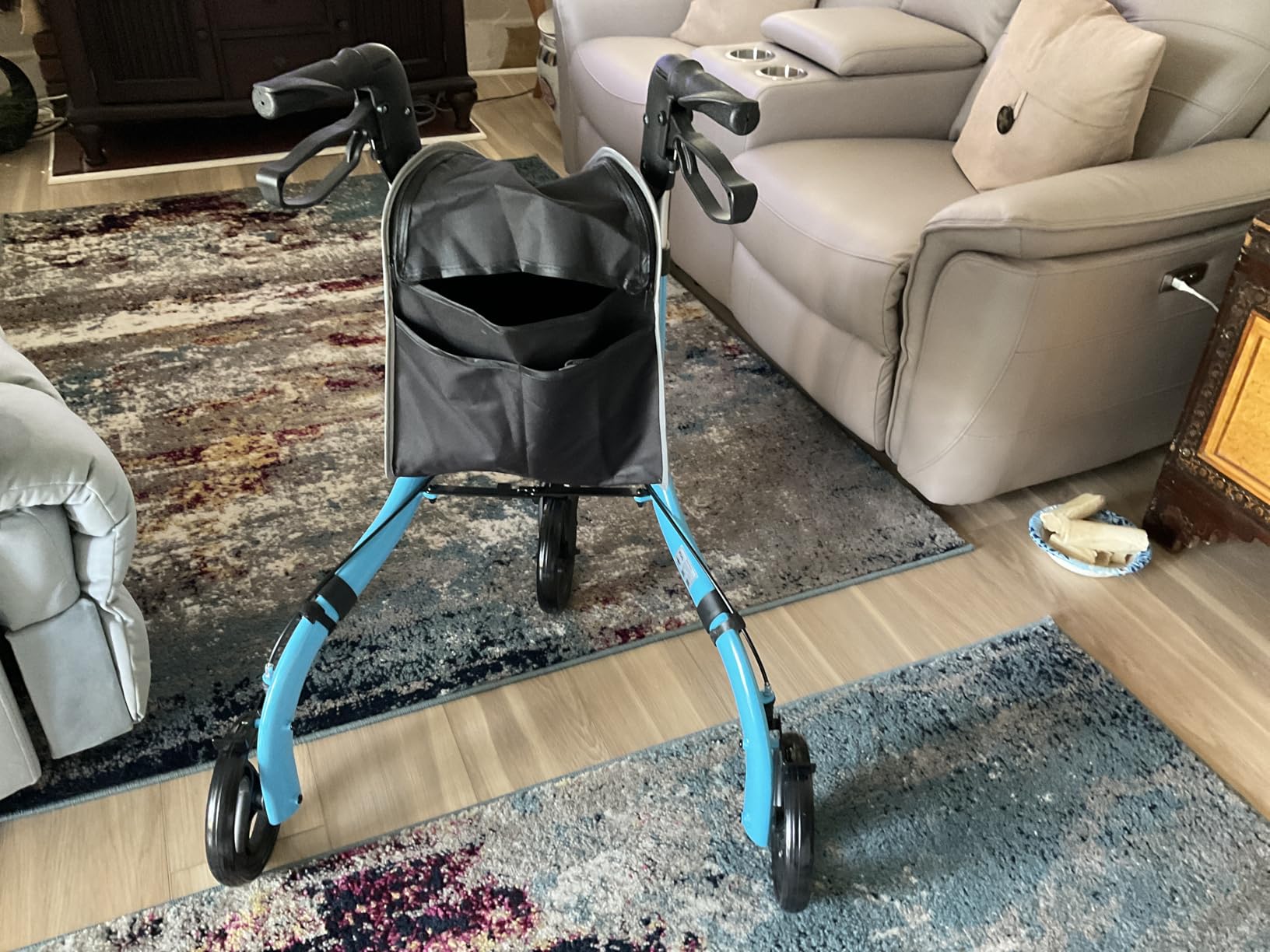 soundfuse Lightweight 3 Wheel Walkers for Seniors, Foldable Aluminum Frame customer photo 2