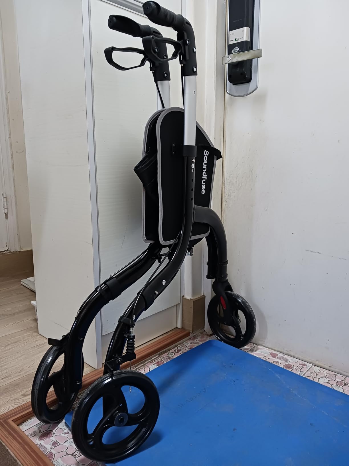 soundfuse Lightweight 3 Wheel Walkers for Seniors, Foldable Aluminum Frame customer photo 1