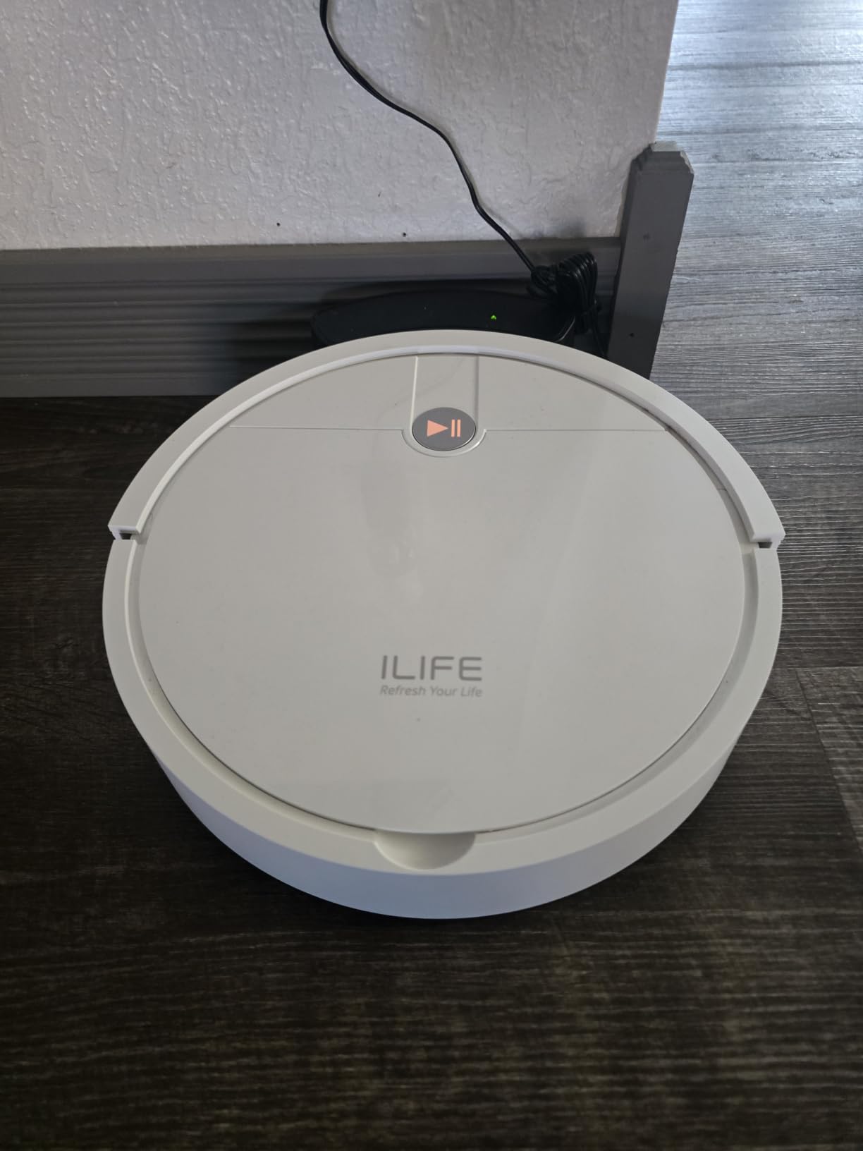 ILIFE V2 Robot Vacuum Cleaner, Tangle-Free Suction, White customer photo 2