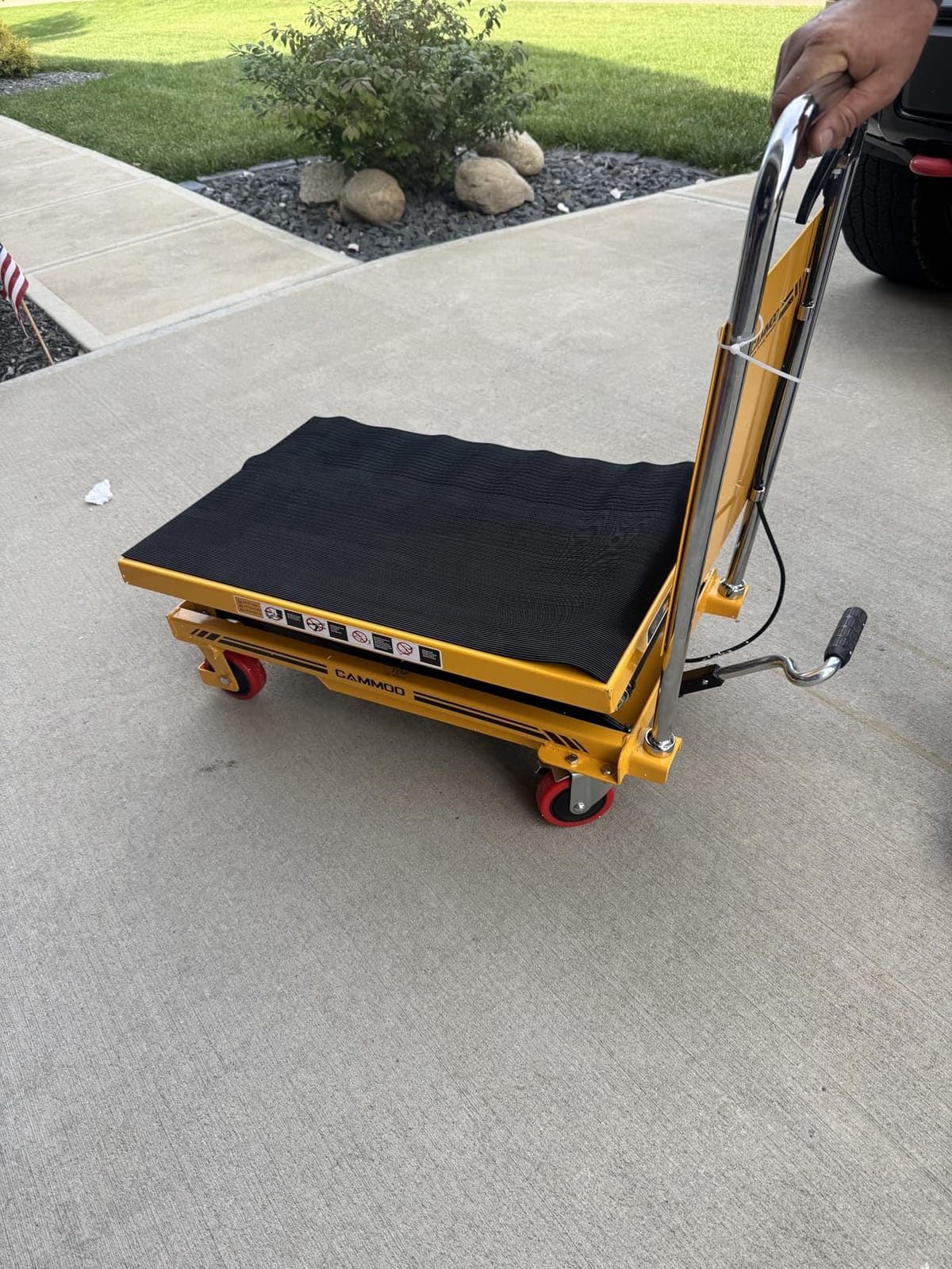 CAMMOO Hydraulic Lift Table Cart, 330 lb Double Scissor Lift, Yellow customer photo 2