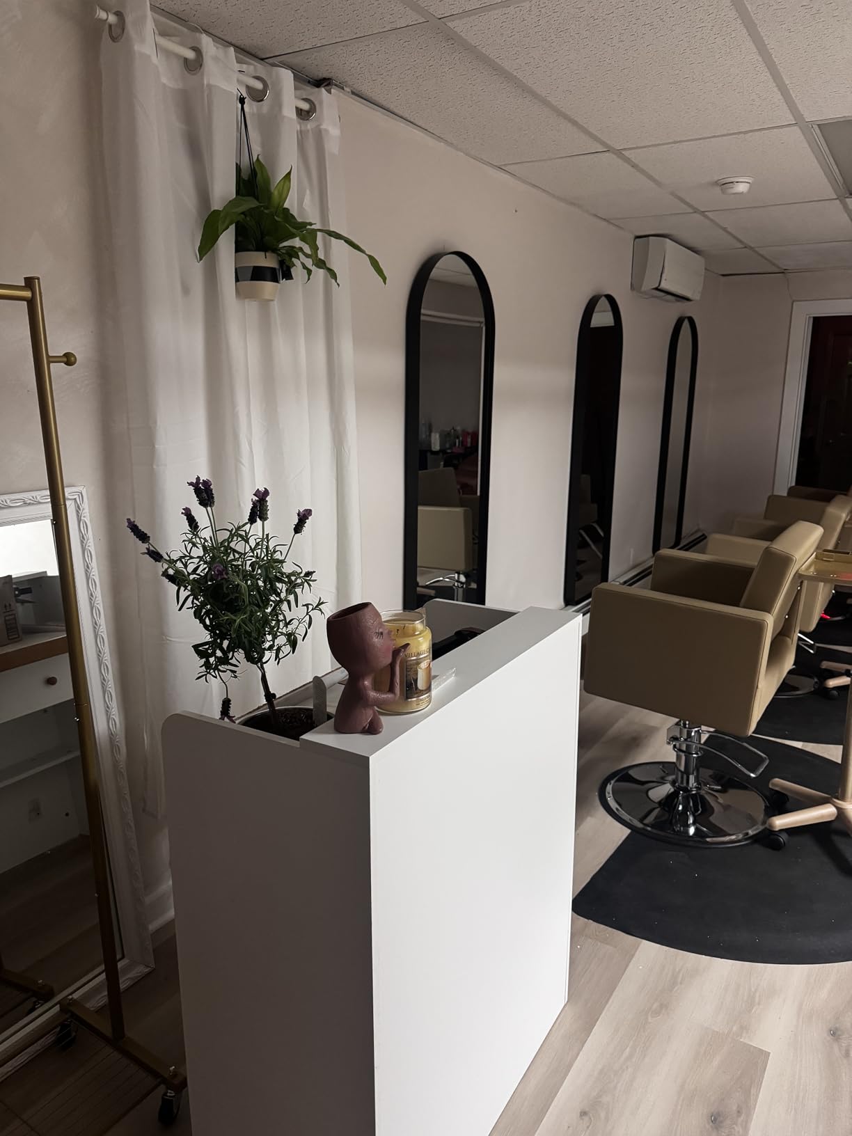 OmySalon Reception Desk with Counter, Small Front Desk w/Lockable Drawer, Wooden Modern Reception Table for Salon Lobby Office Home (White, 32) customer photo 1