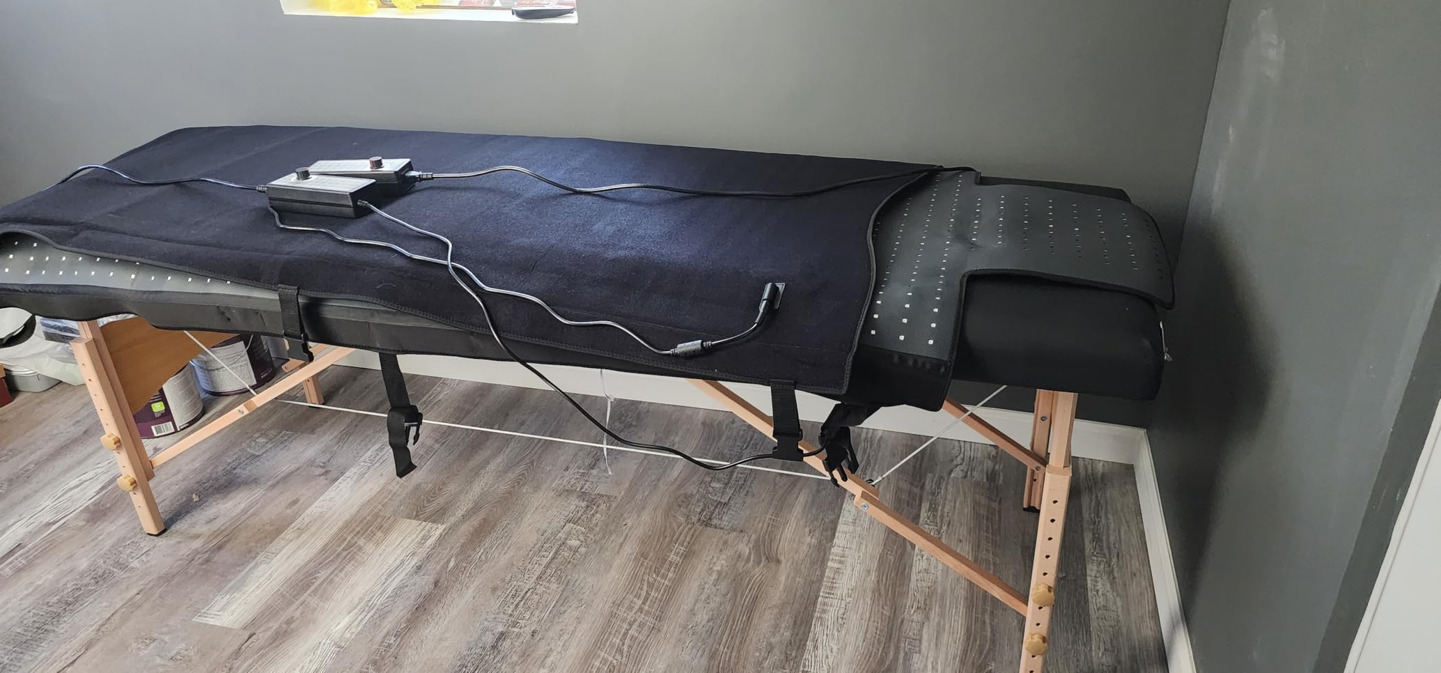 Brelley Massage Table Portable Wooden Lash Bed 2-Fold Tattoo Bed, Black customer photo 1