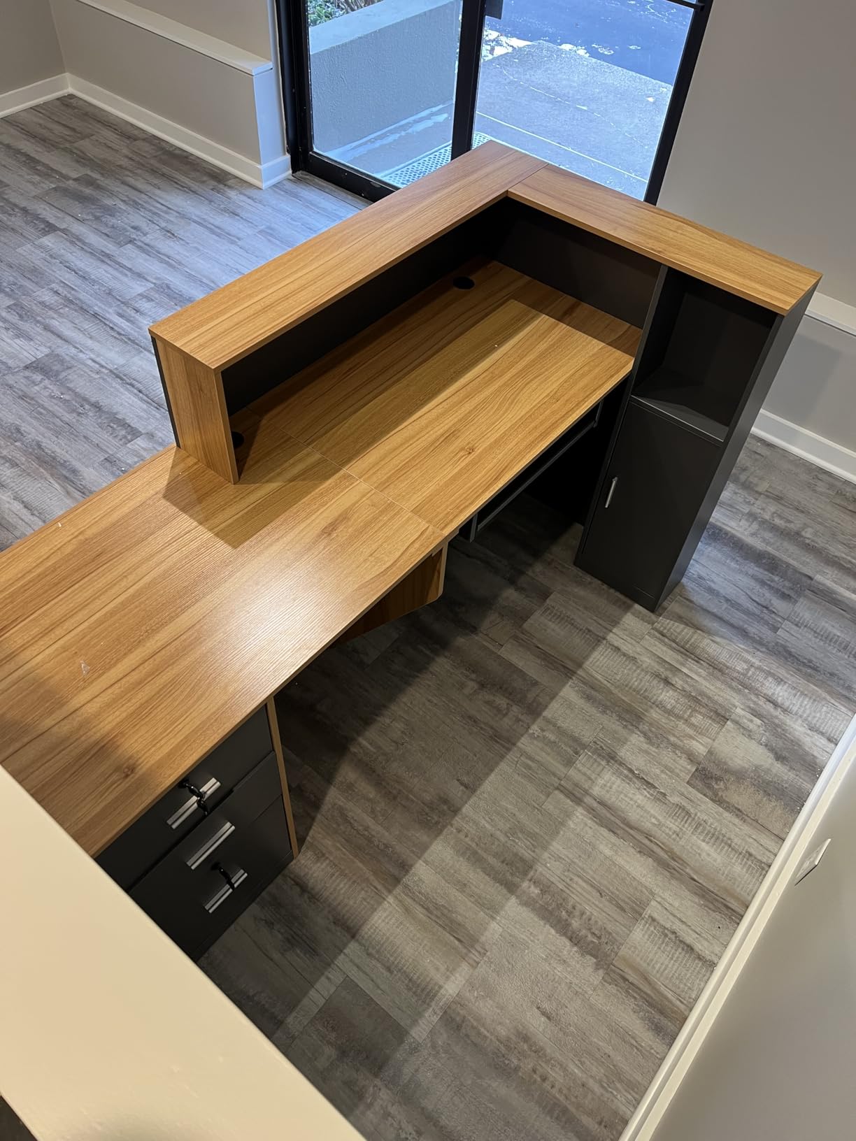 L Shaped Reception Desk with Lockable Drawers and Adjustable Filling Cabinet,Modern Front Desk Reception Counter with Keyboard Tray and Storage Cabinet for Checkout,Lobby,Beauty Salon customer photo 1