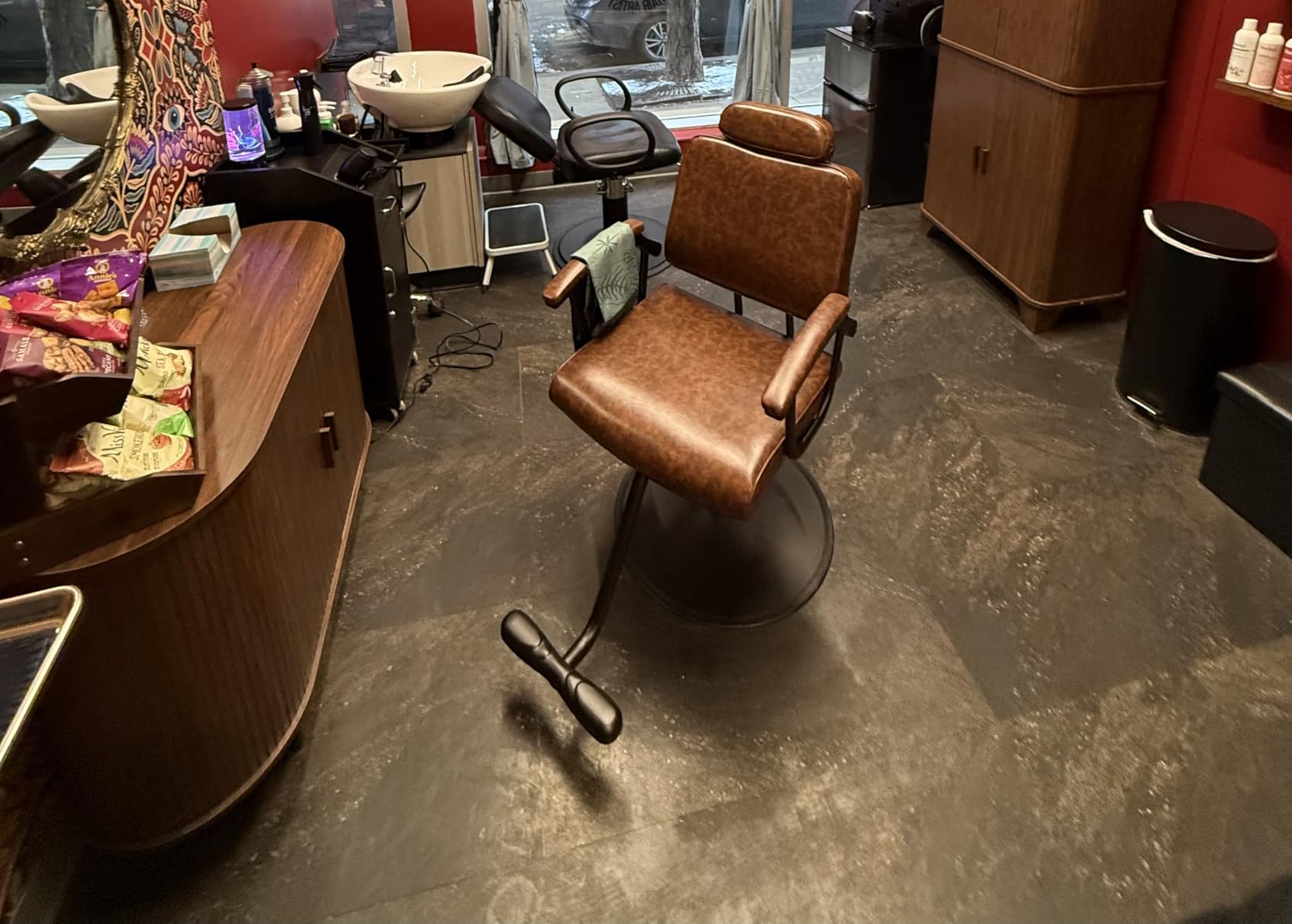 Baasha Premium Black Reclining Salon Chair with Removable Headrest, All-Purpose Hydraulic Barber Chair, Soft PU Leather, 360° Swivel, 135° Recline, Heavy-Duty Steel Frame, 330 lbs Capacity customer photo 1